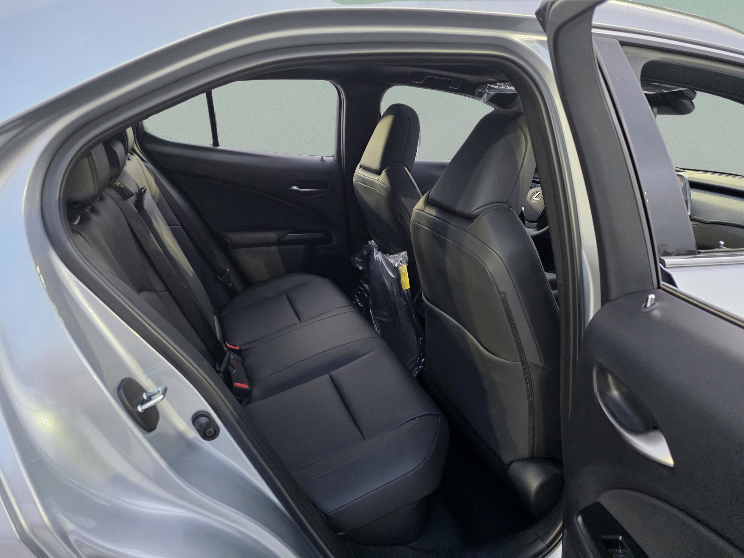 2026 Lexus UX Hybrid 300h - Photo 24