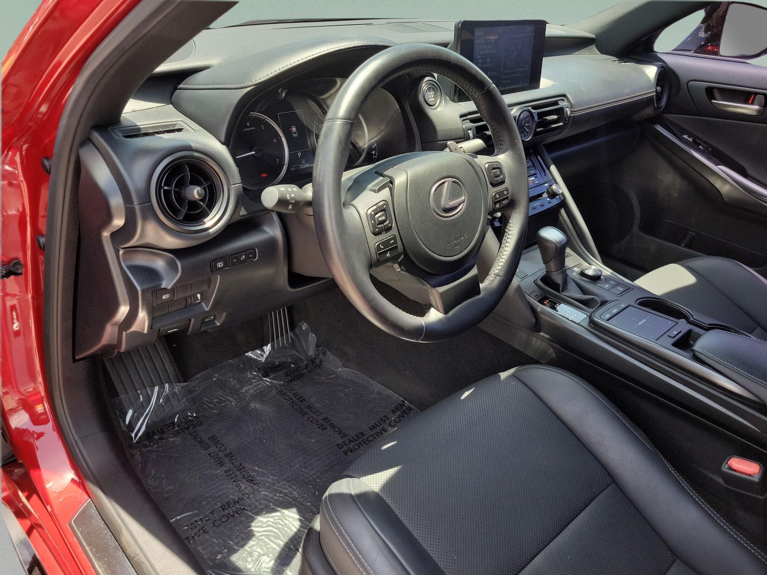 2024 Lexus IS 300 - Photo 19