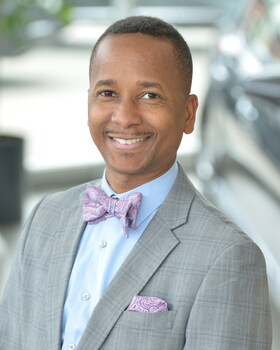 Staff member Demond Morris from ID_03e0185b10ca
