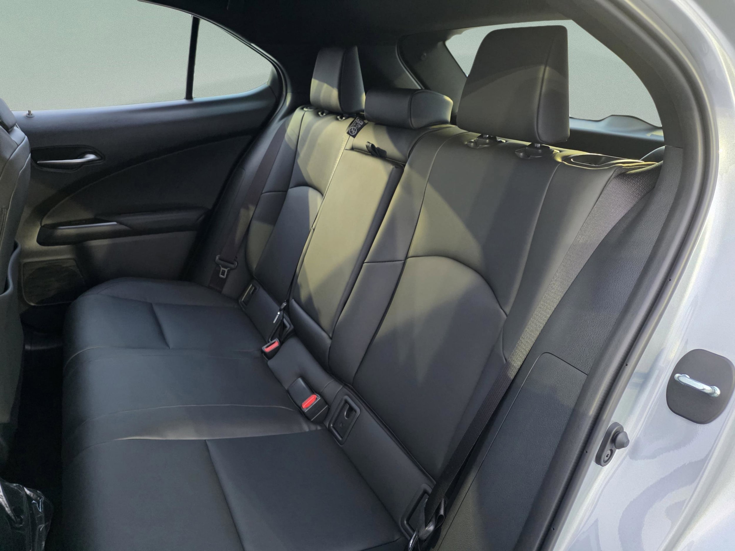 2026 Lexus UX Hybrid 300h - Photo 22