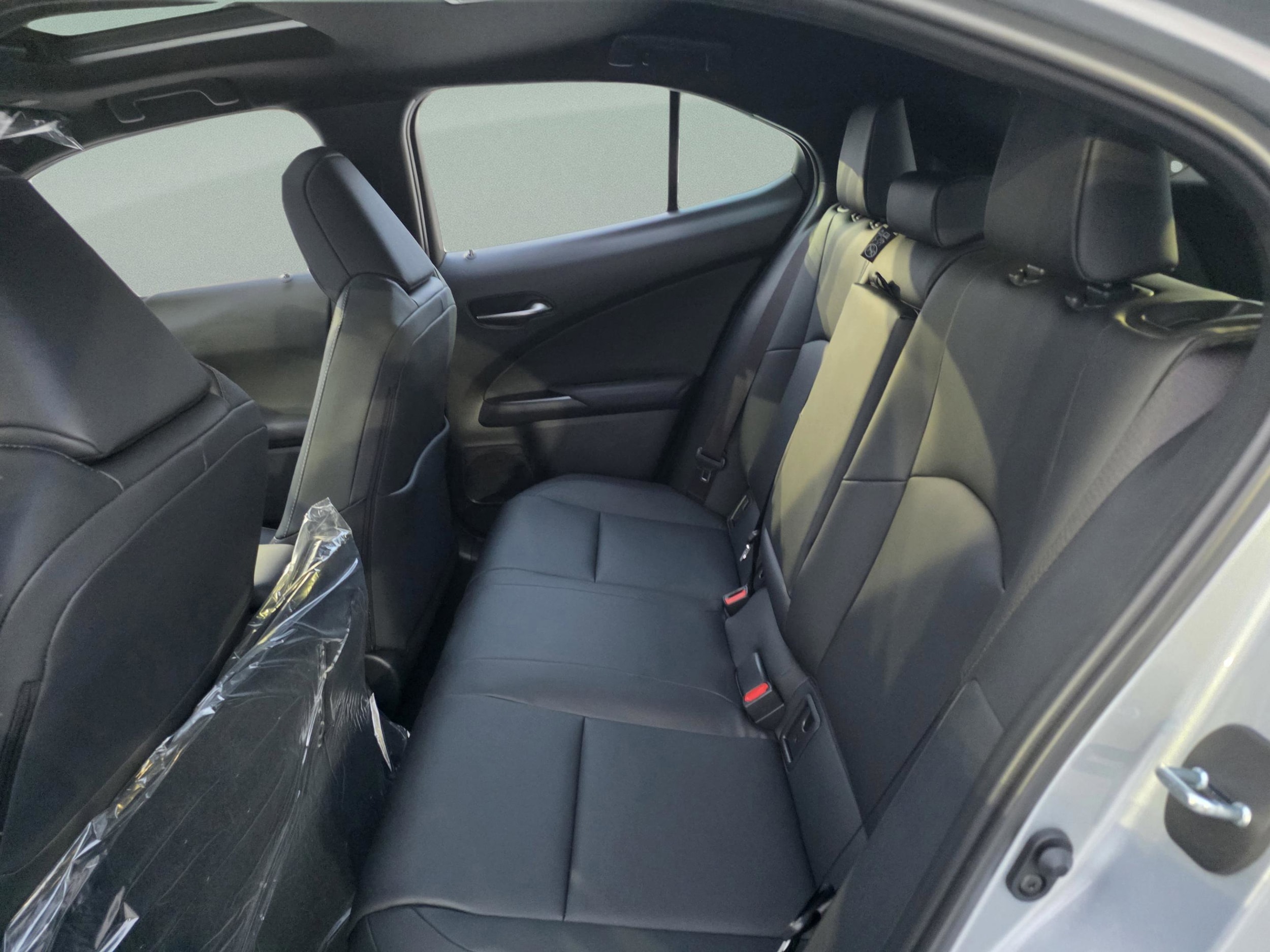 2026 Lexus UX Hybrid 300h - Photo 21