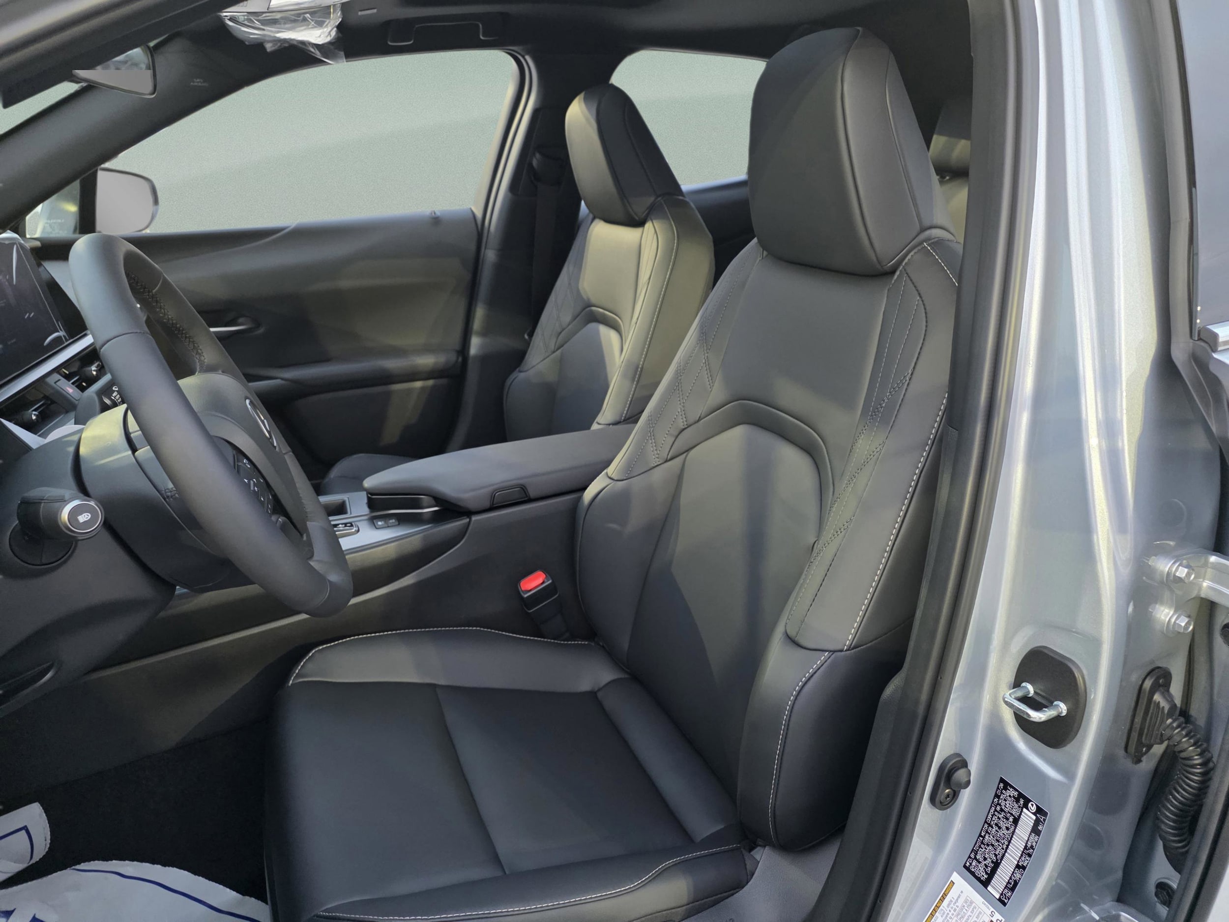 2026 Lexus UX Hybrid 300h - Photo 13