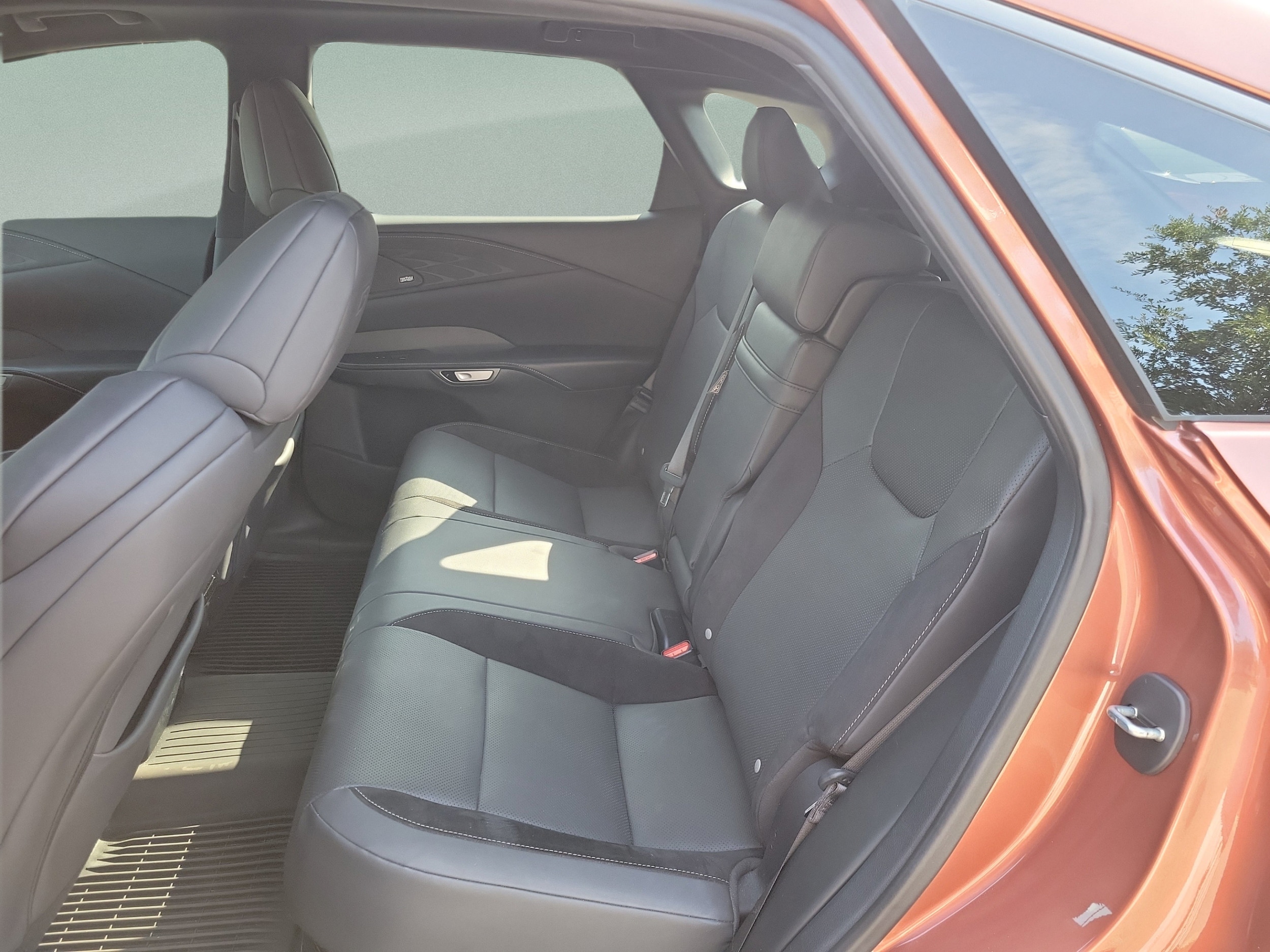 2023 Lexus RX Hybrid 500h - Photo 24