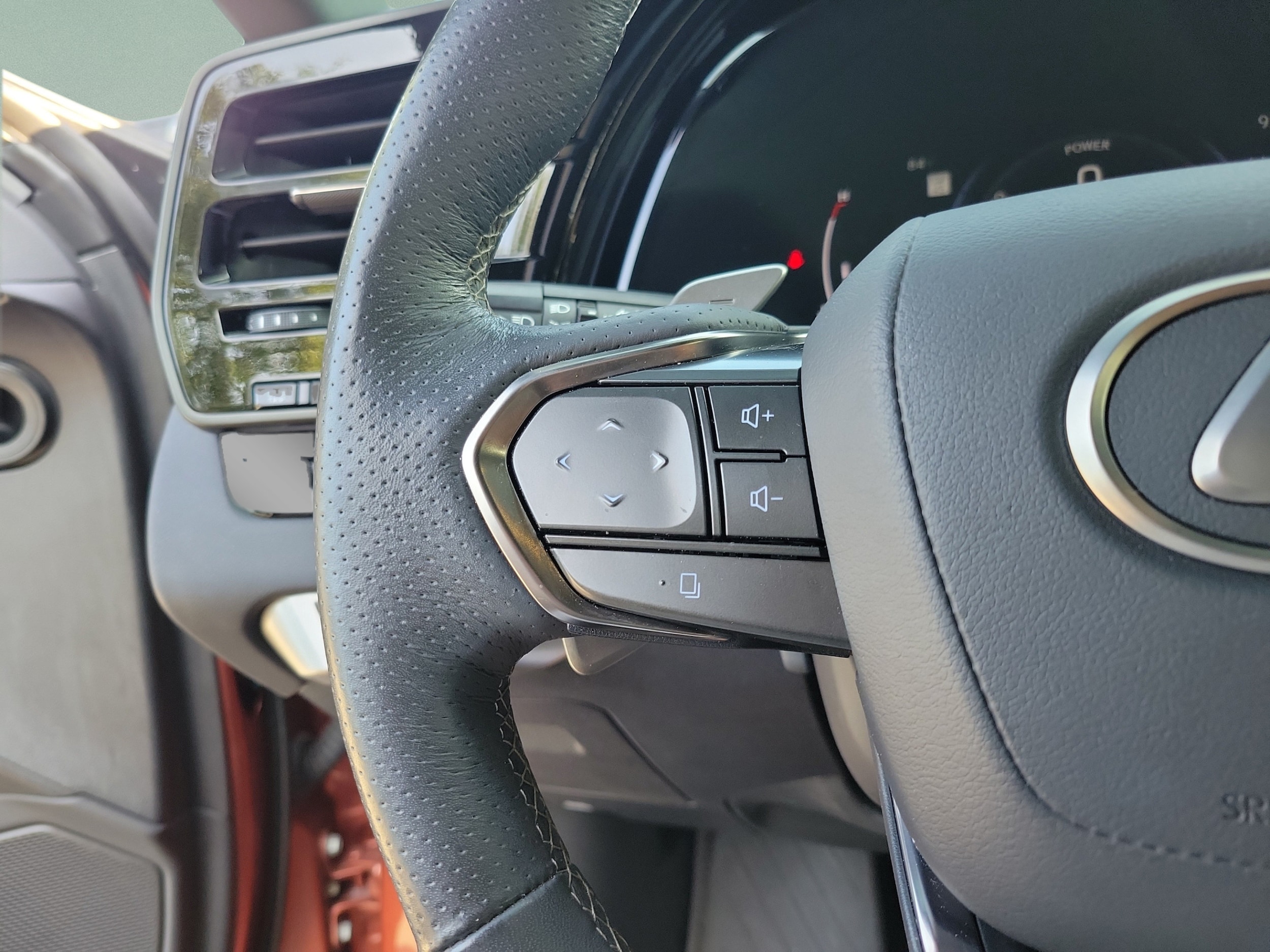 2023 Lexus RX Hybrid 500h - Photo 14