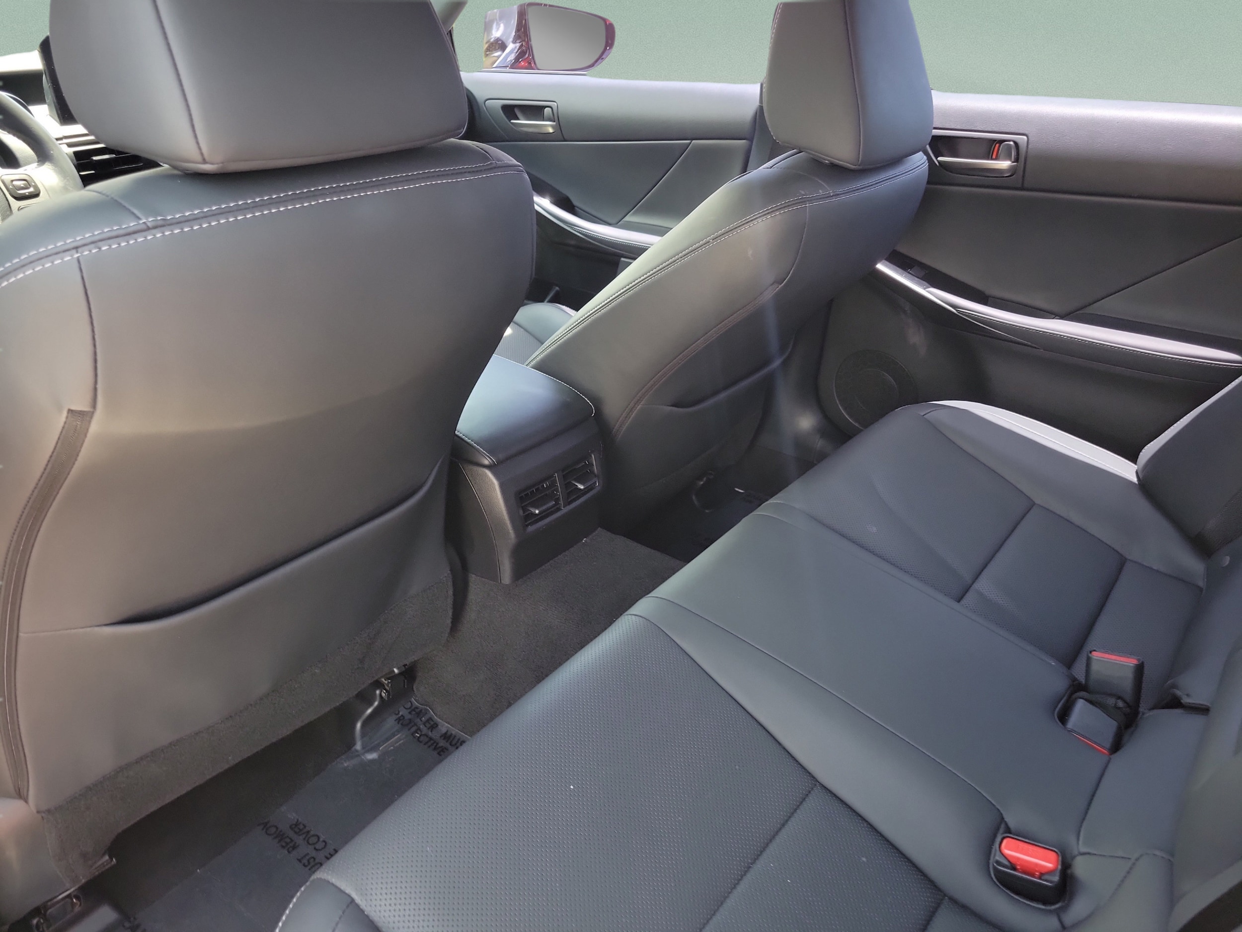 2024 Lexus IS 300 - Photo 10