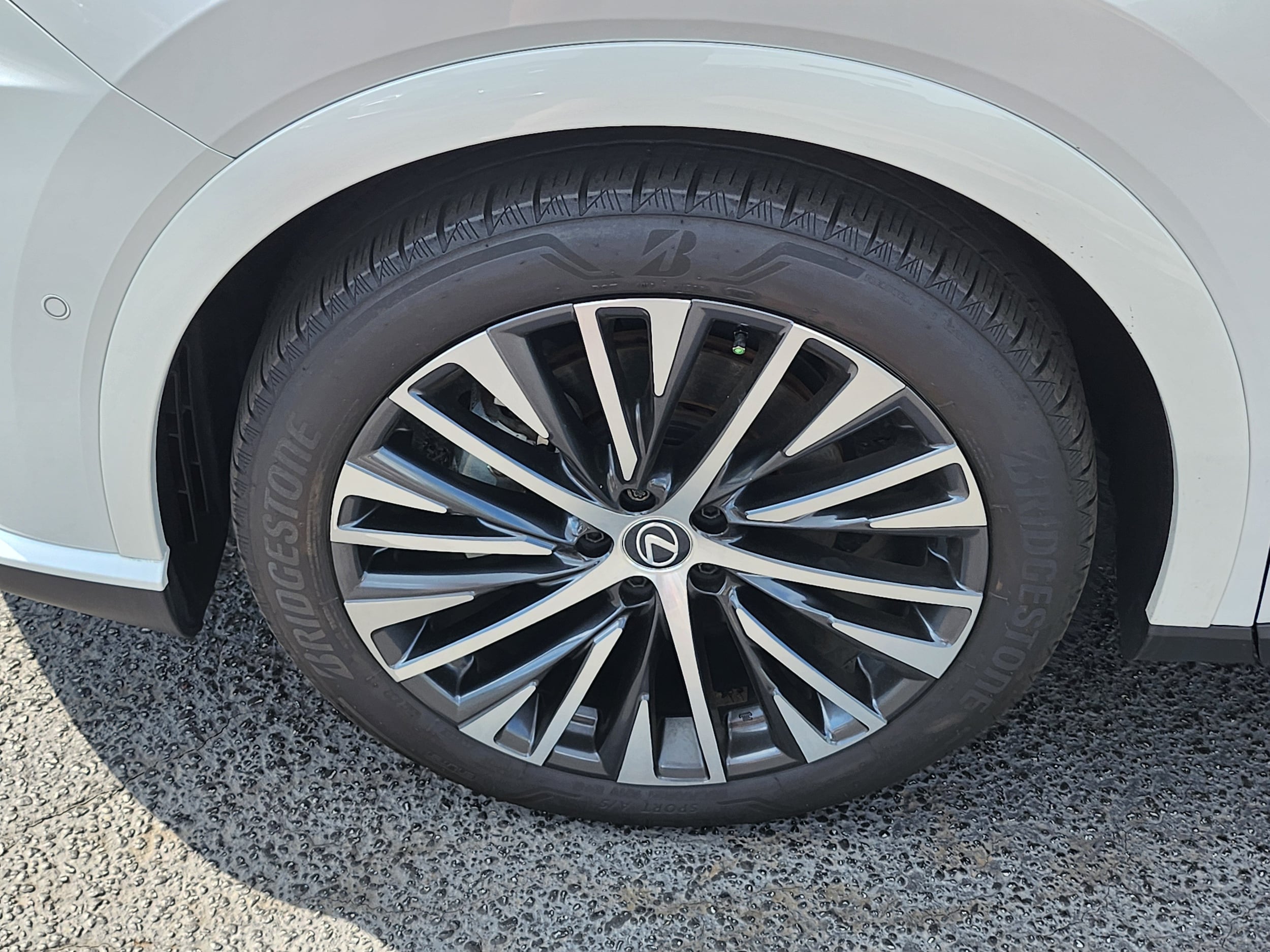 2024 Lexus RX Hybrid 350h - Photo 12