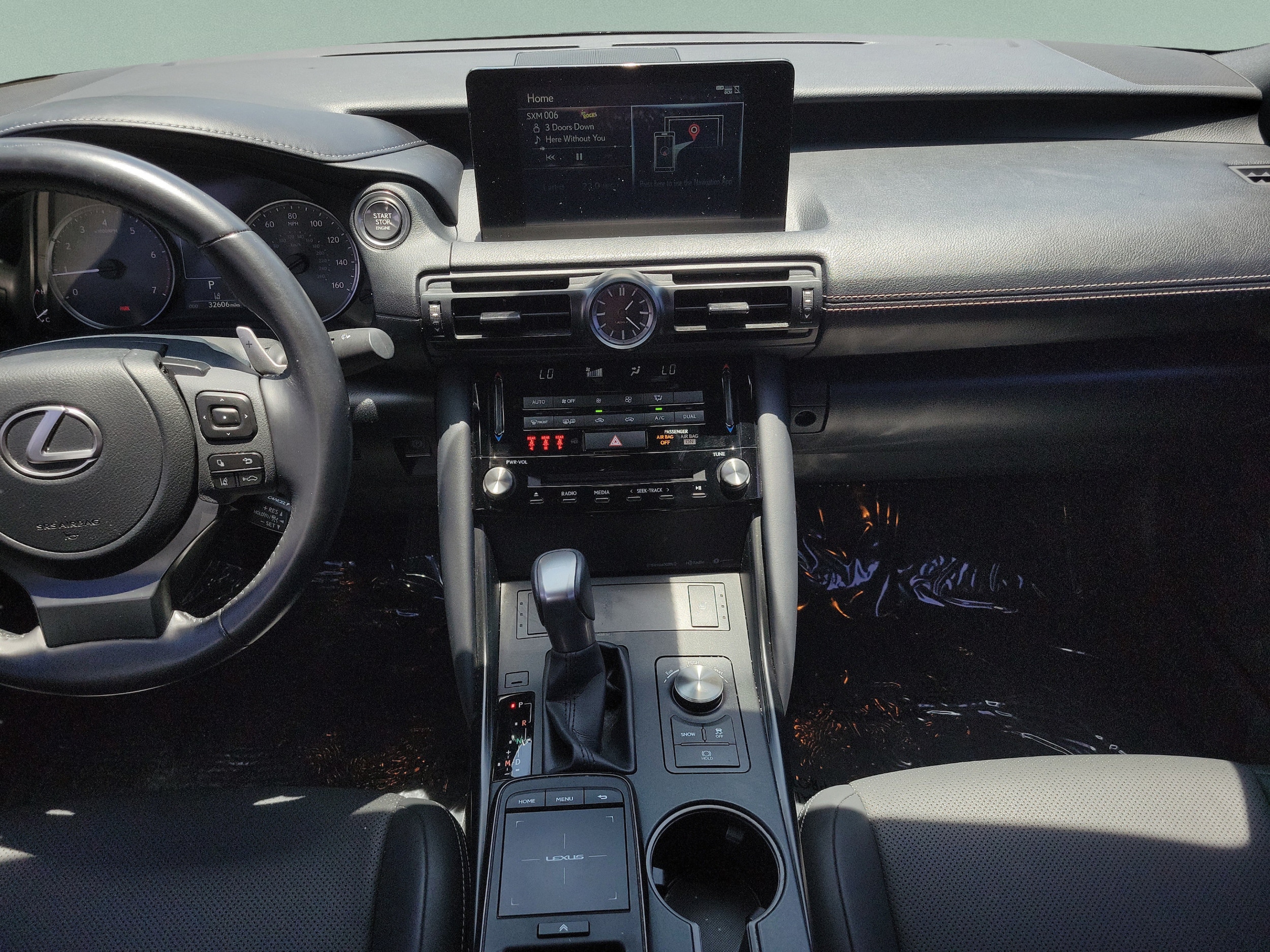 2024 Lexus IS 300 - Photo 14
