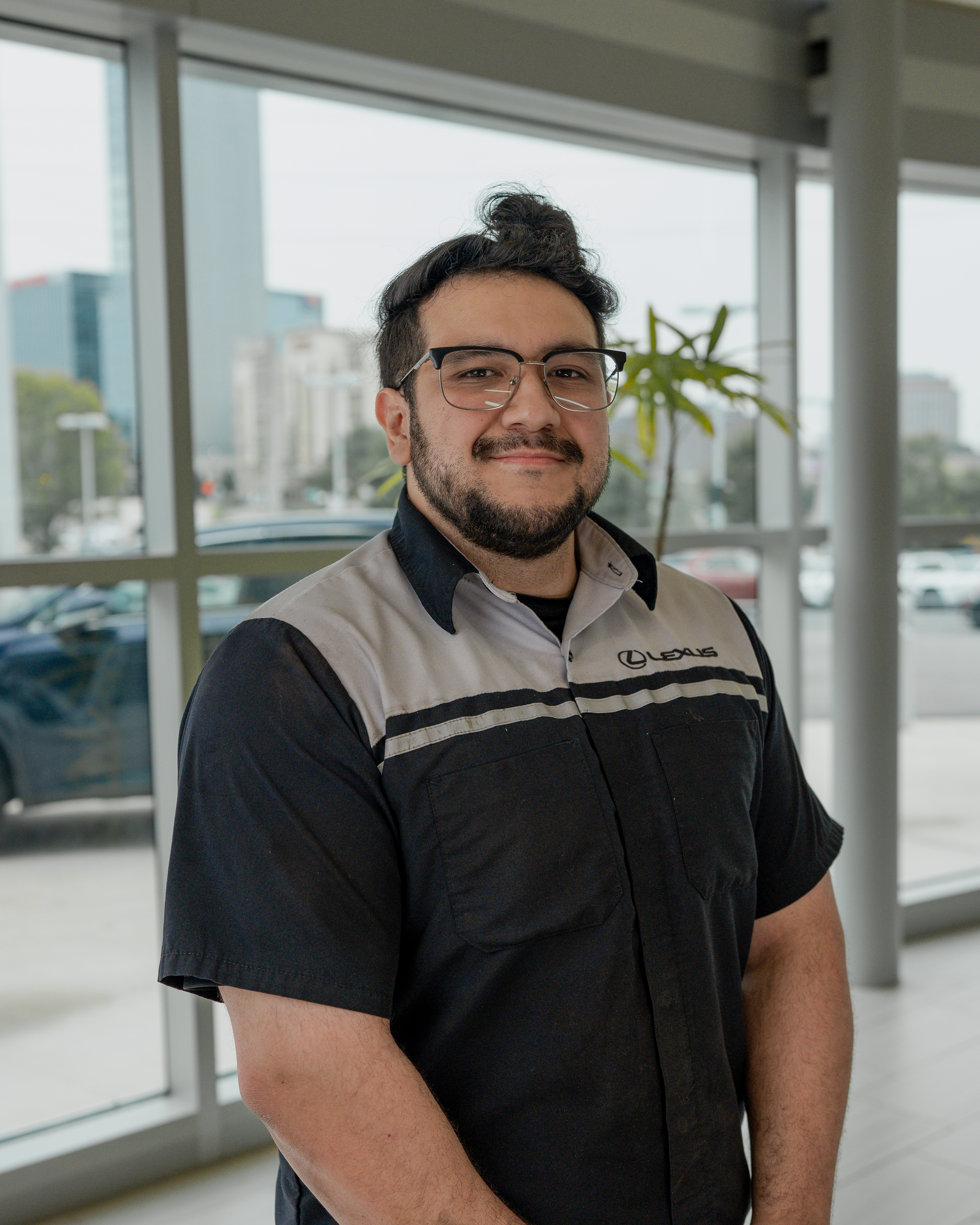 Staff member Adrian Garcia from ID_1fc91bfe6122