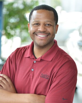 Staff member Henry Holman from ID_1fc91bfe6122