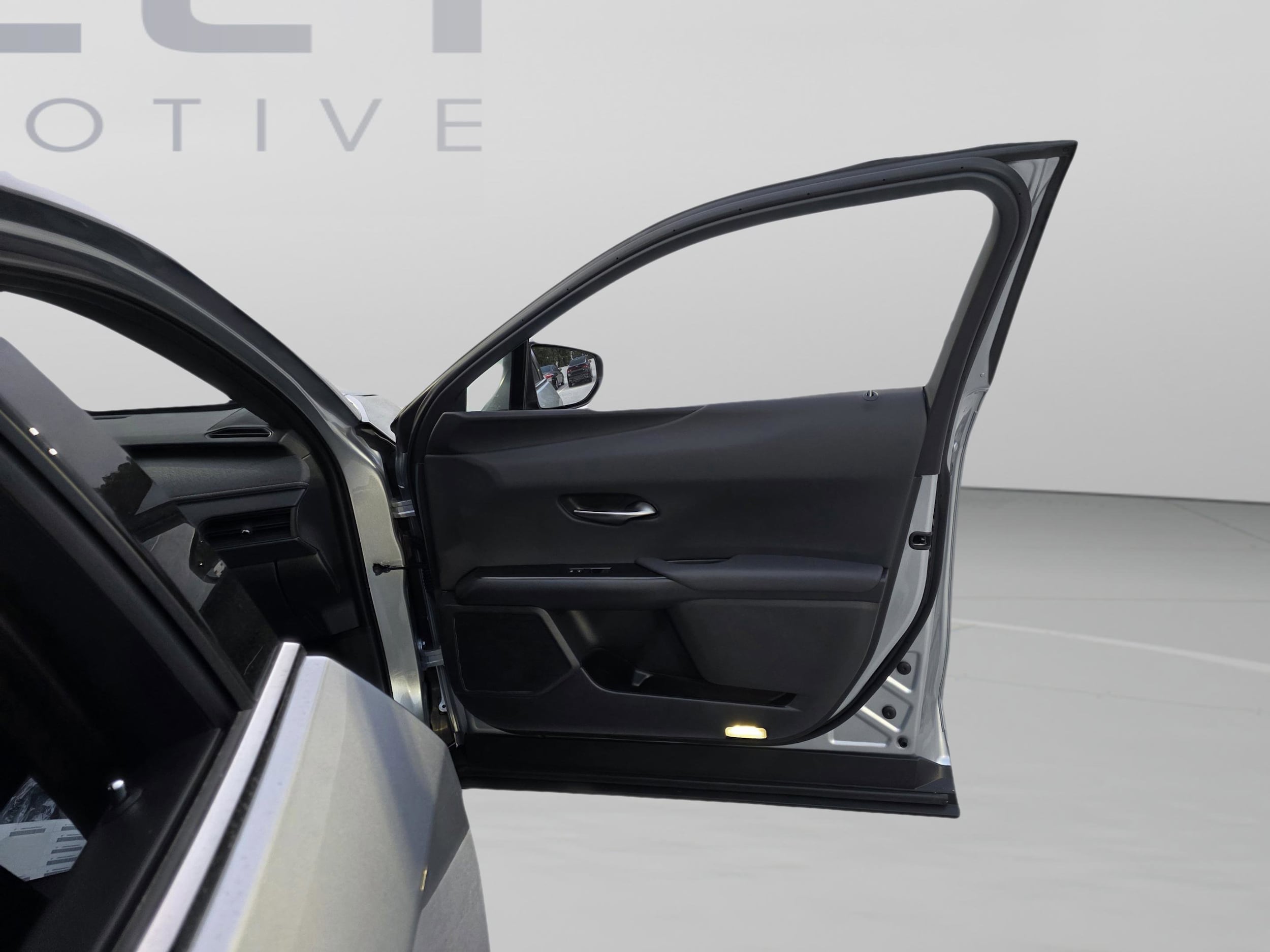 2026 Lexus UX Hybrid 300h - Photo 26