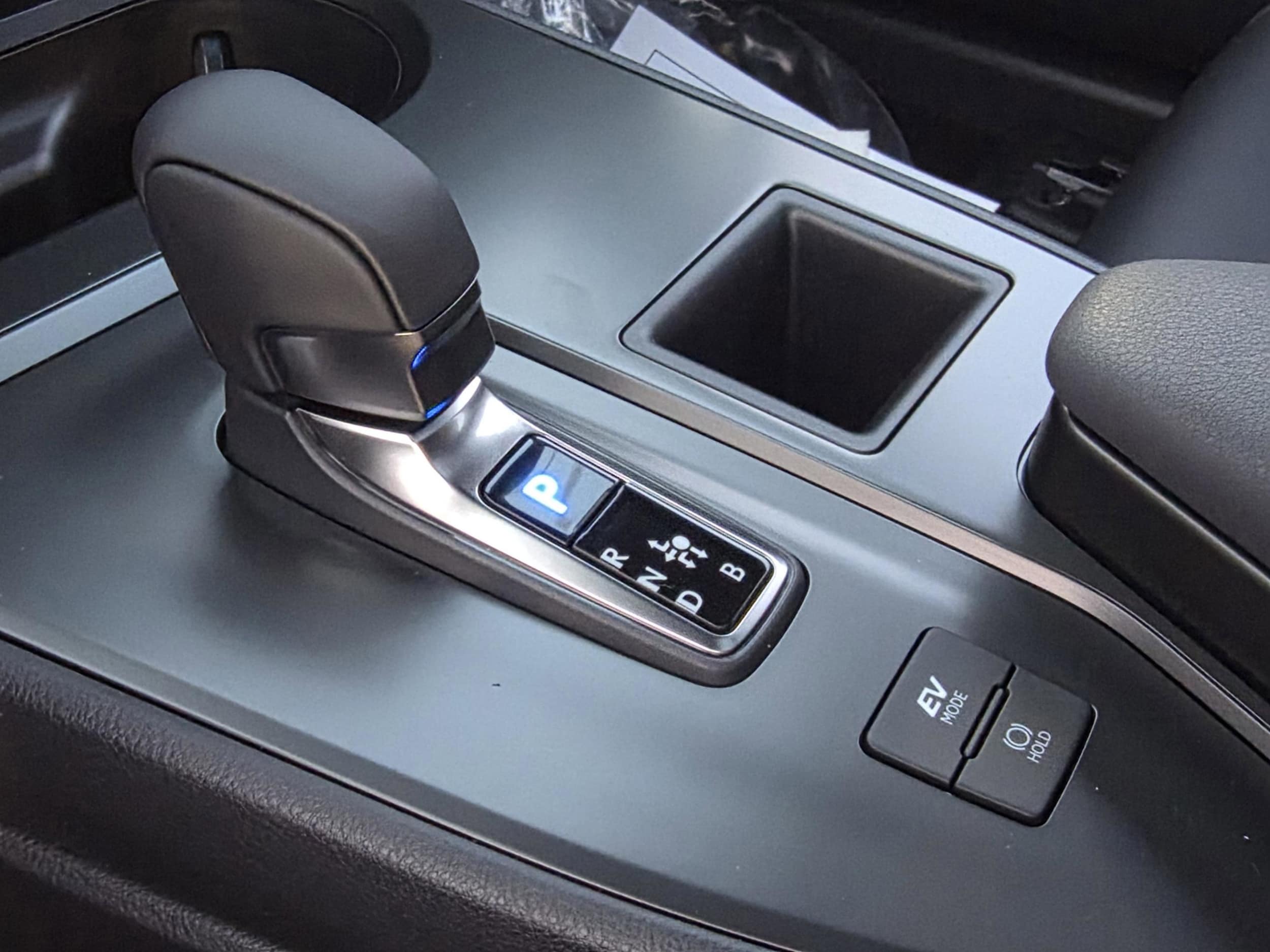 2026 Lexus UX Hybrid 300h - Photo 19