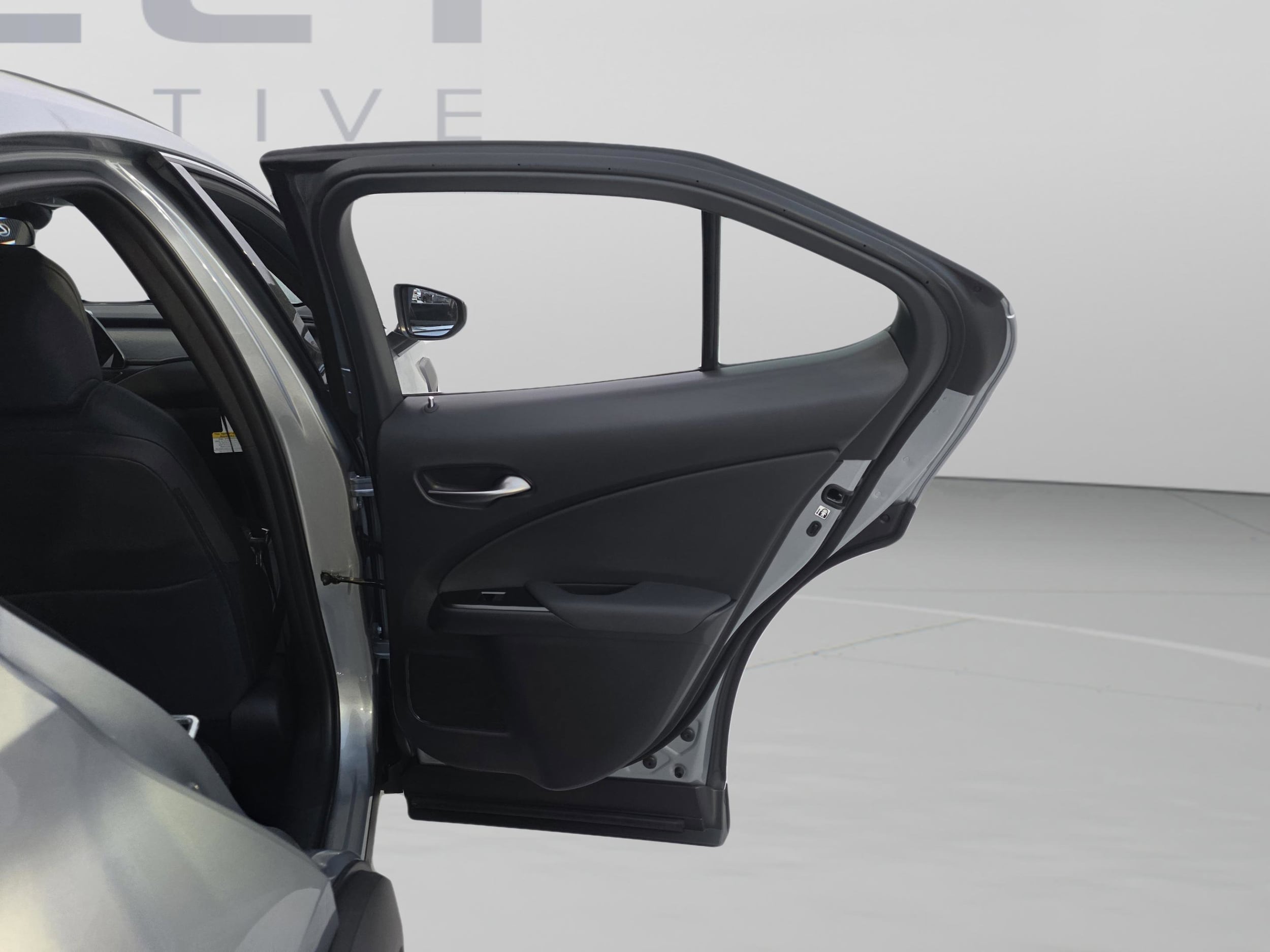 2026 Lexus UX Hybrid 300h - Photo 23