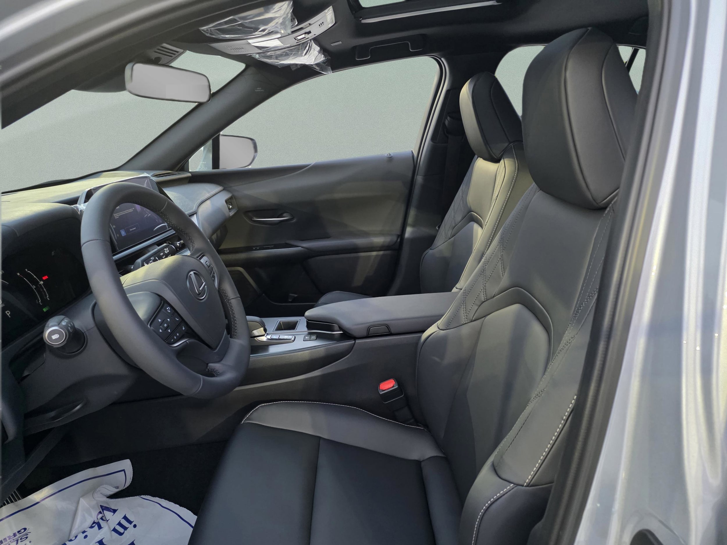 2026 Lexus UX Hybrid 300h - Photo 12