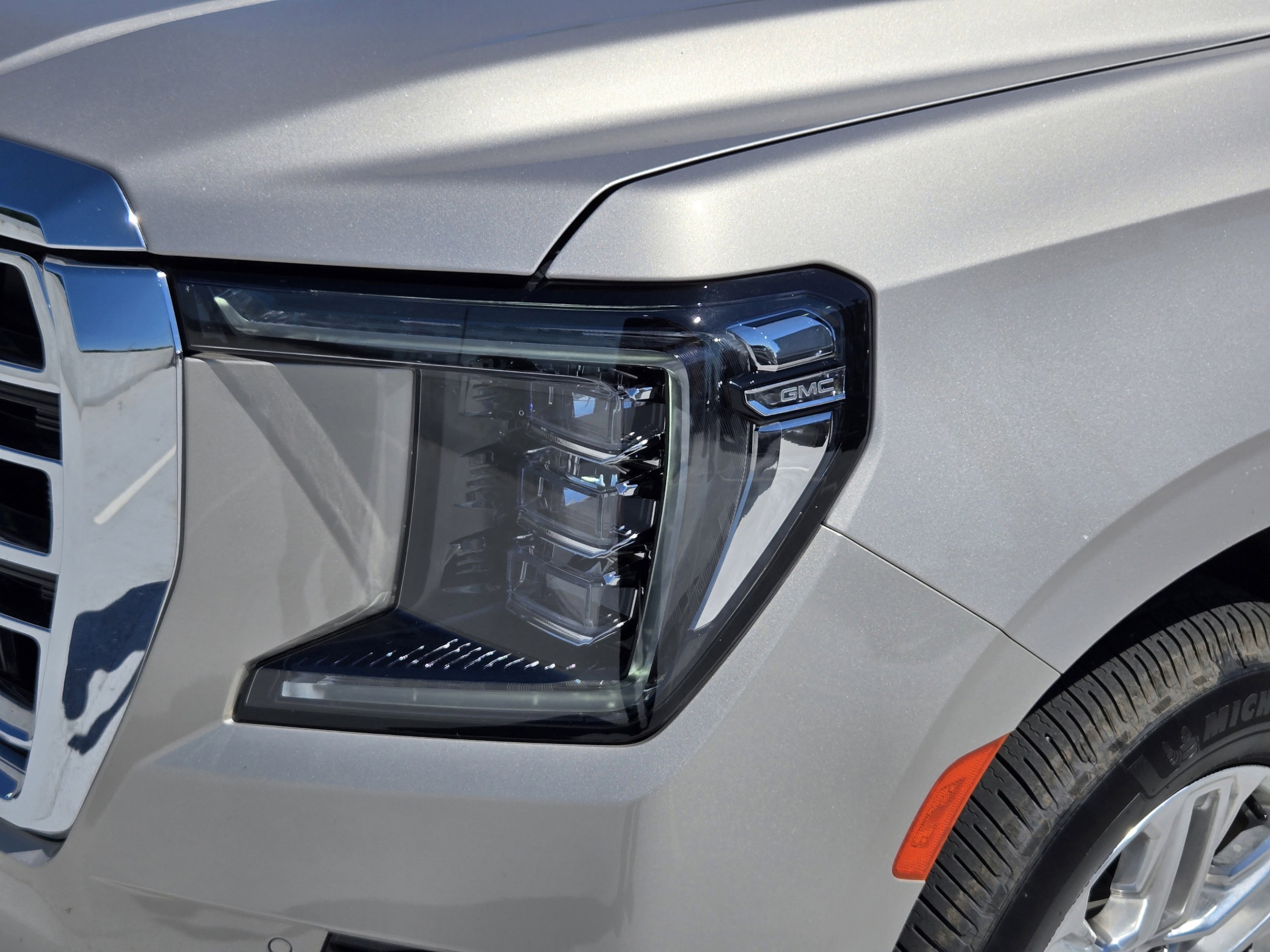 2023 GMC Yukon XL SLT - Photo 8