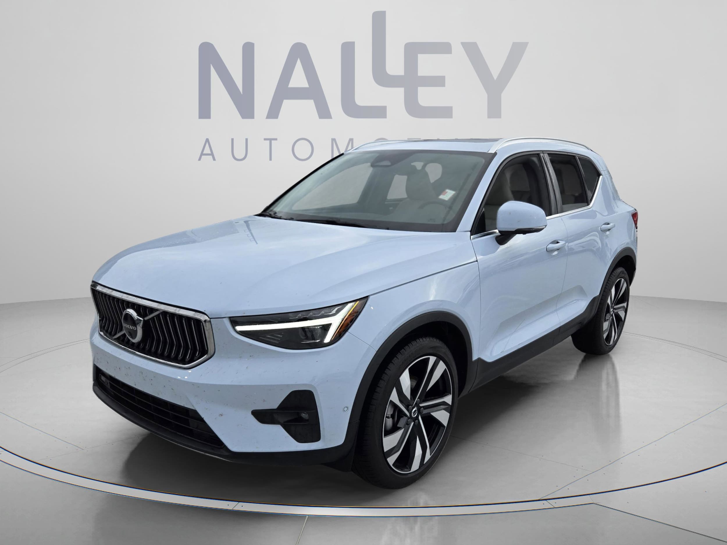 2025 Volvo XC40 B5 Ultra Bright AWD's photo