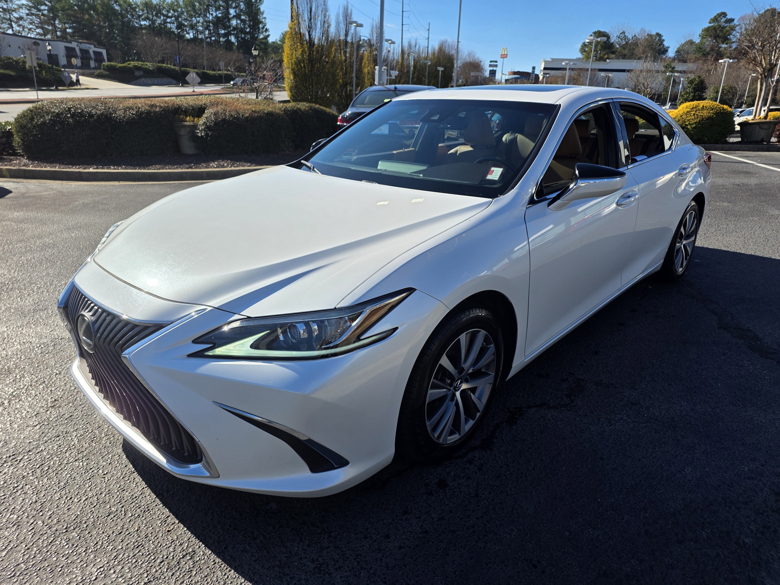 2021 Lexus ES 350's photo