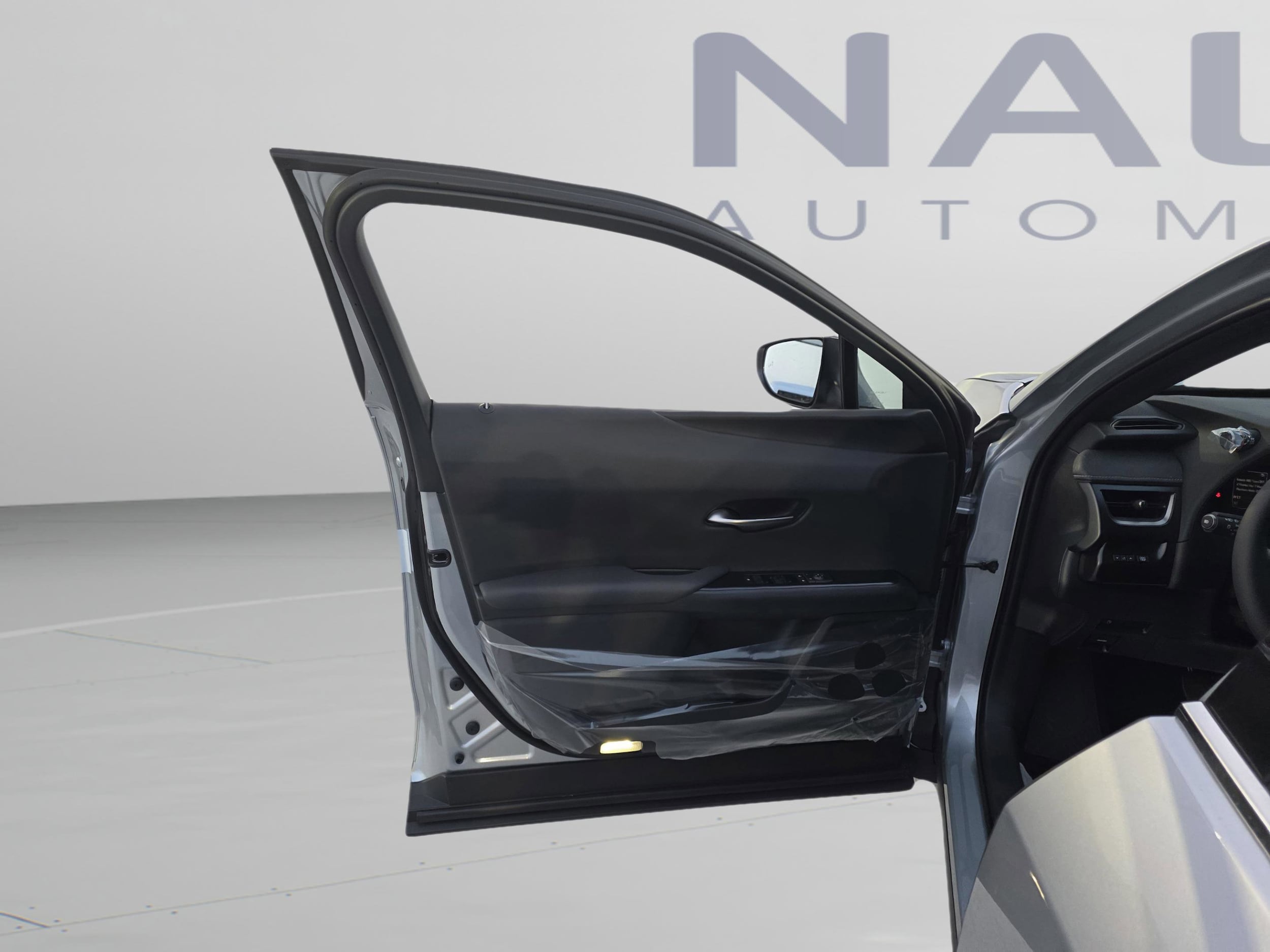 2026 Lexus UX Hybrid 300h - Photo 9