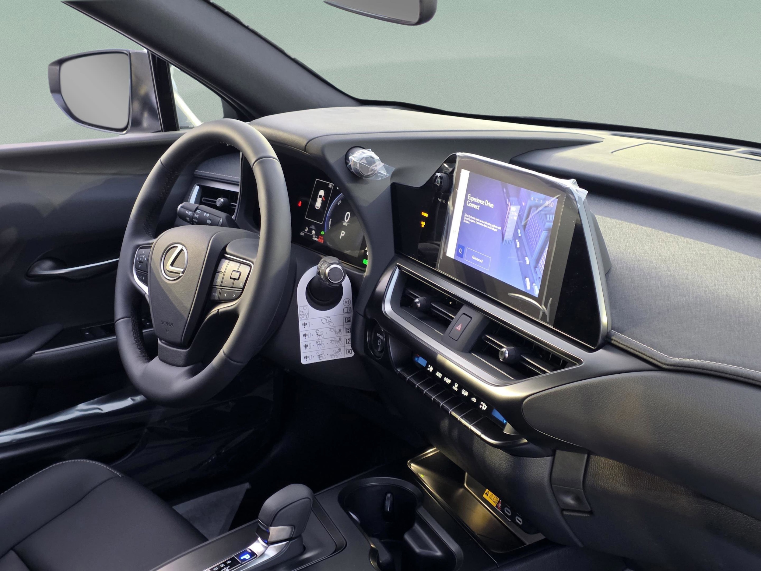 2026 Lexus UX Hybrid 300h - Photo 28