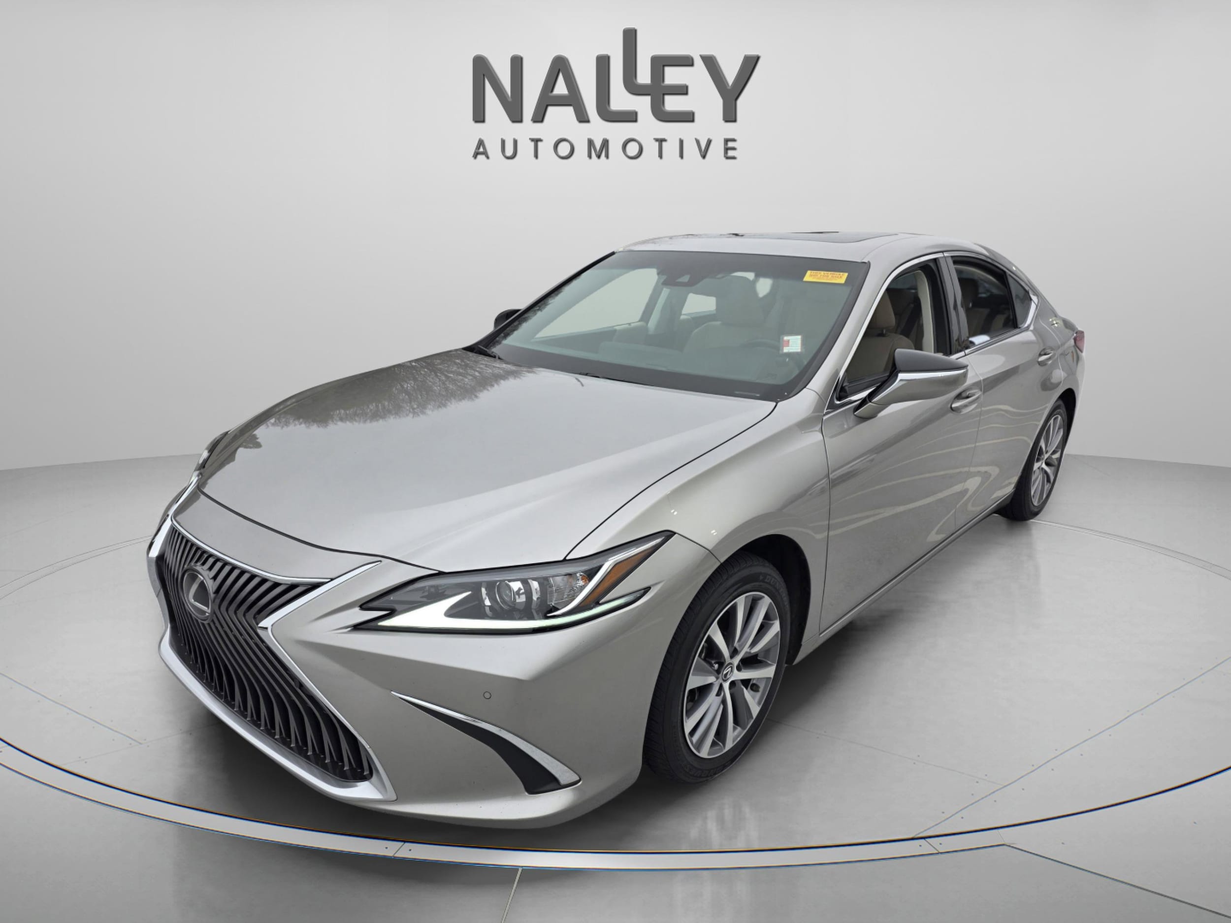 2021 Lexus ES 350's photo