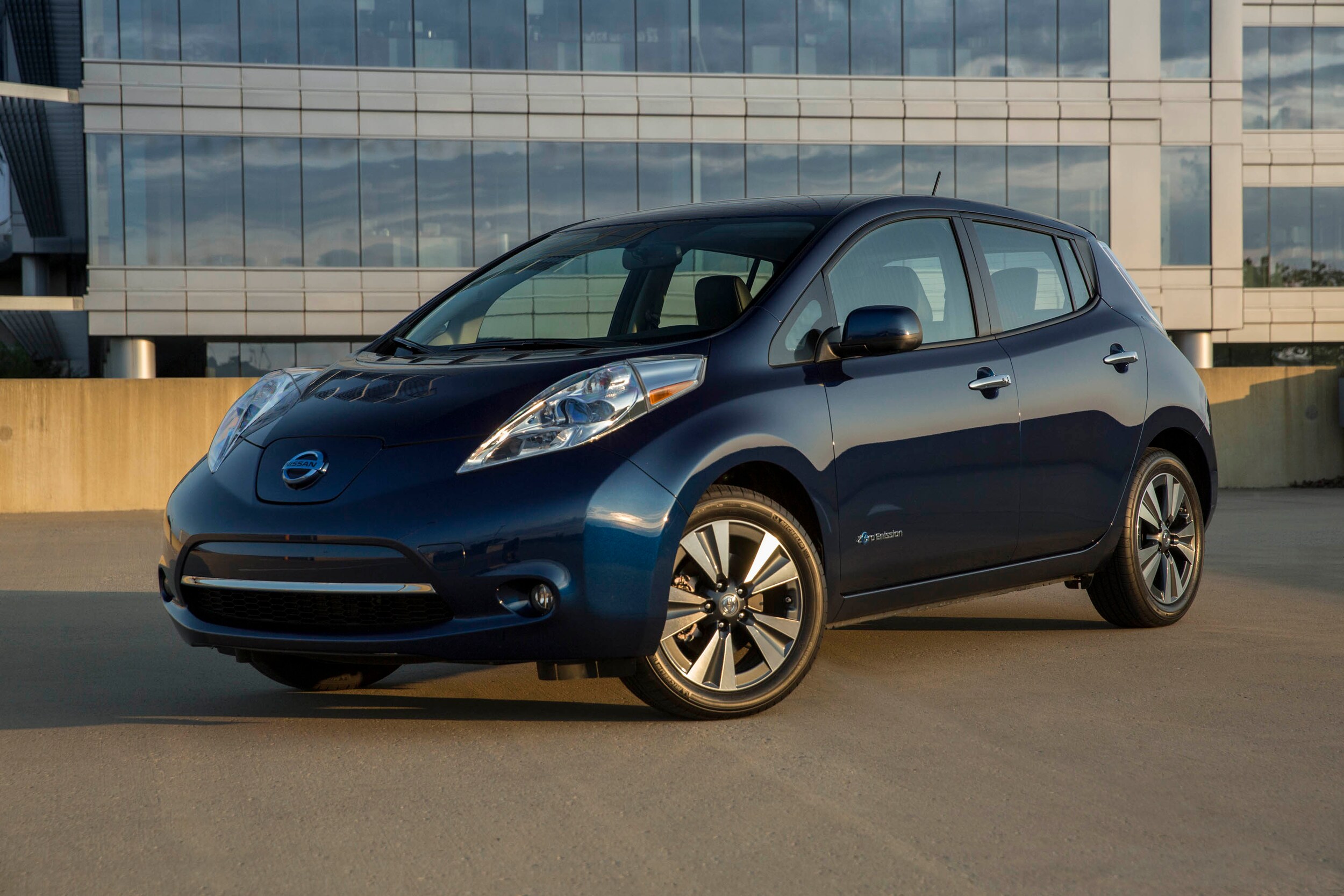 nissan leaf 2017.jpg