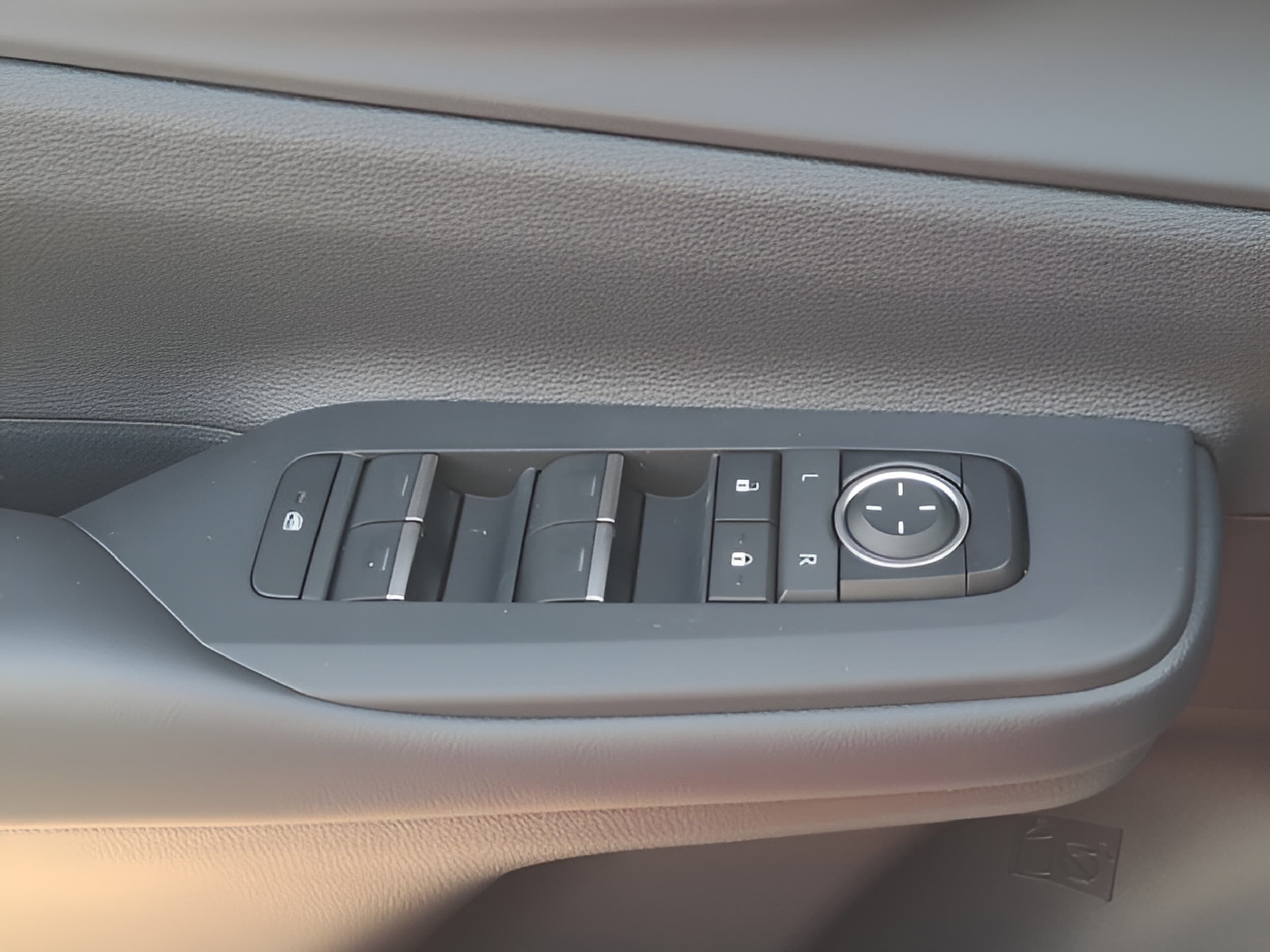 2026 Toyota Prius Plug-in Hybrid XSE - Photo 24