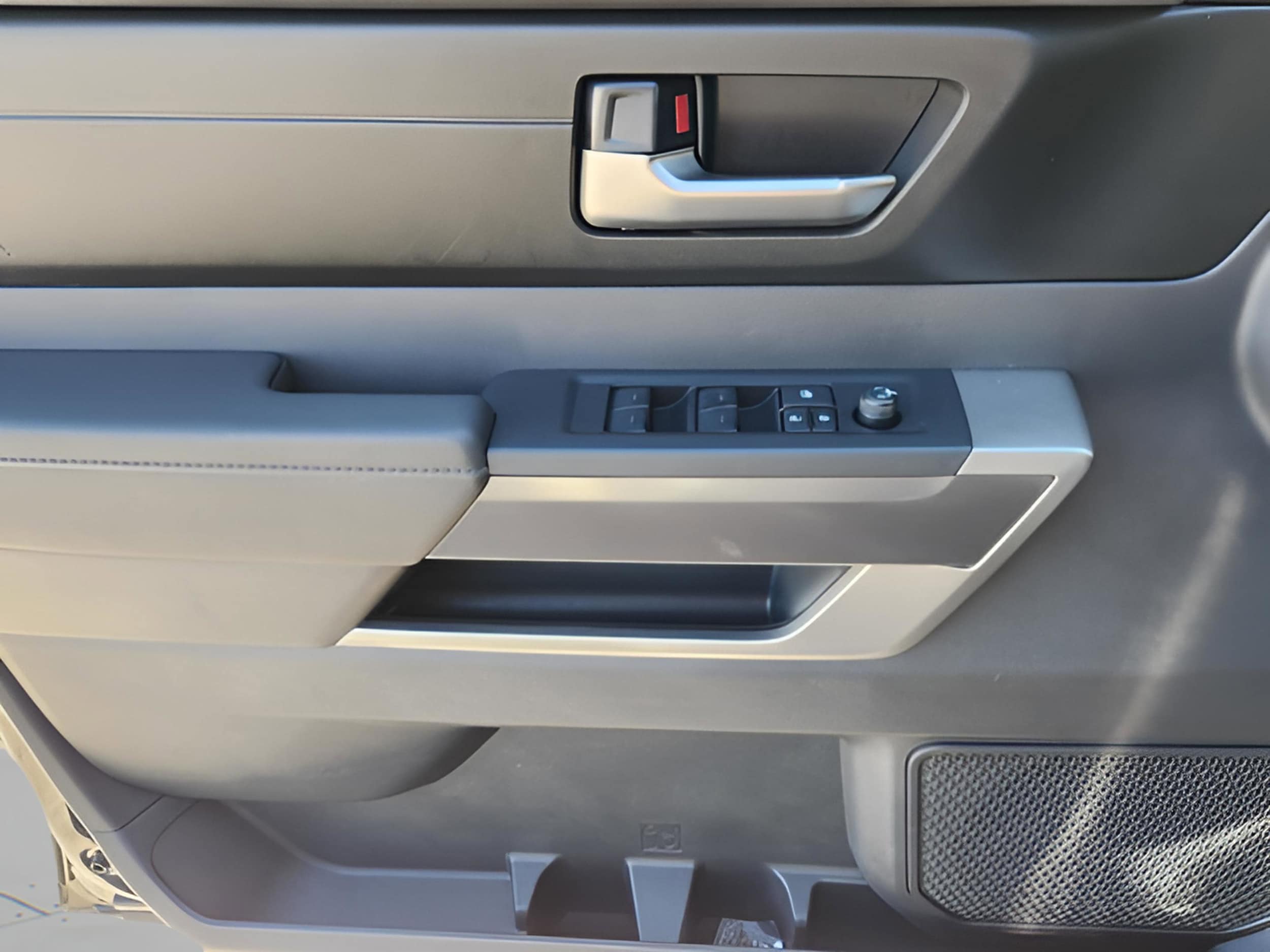 2025 Toyota Tundra SR5 - Photo 21