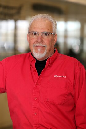 Staff member Les Ross from ID_e70c6bec1625