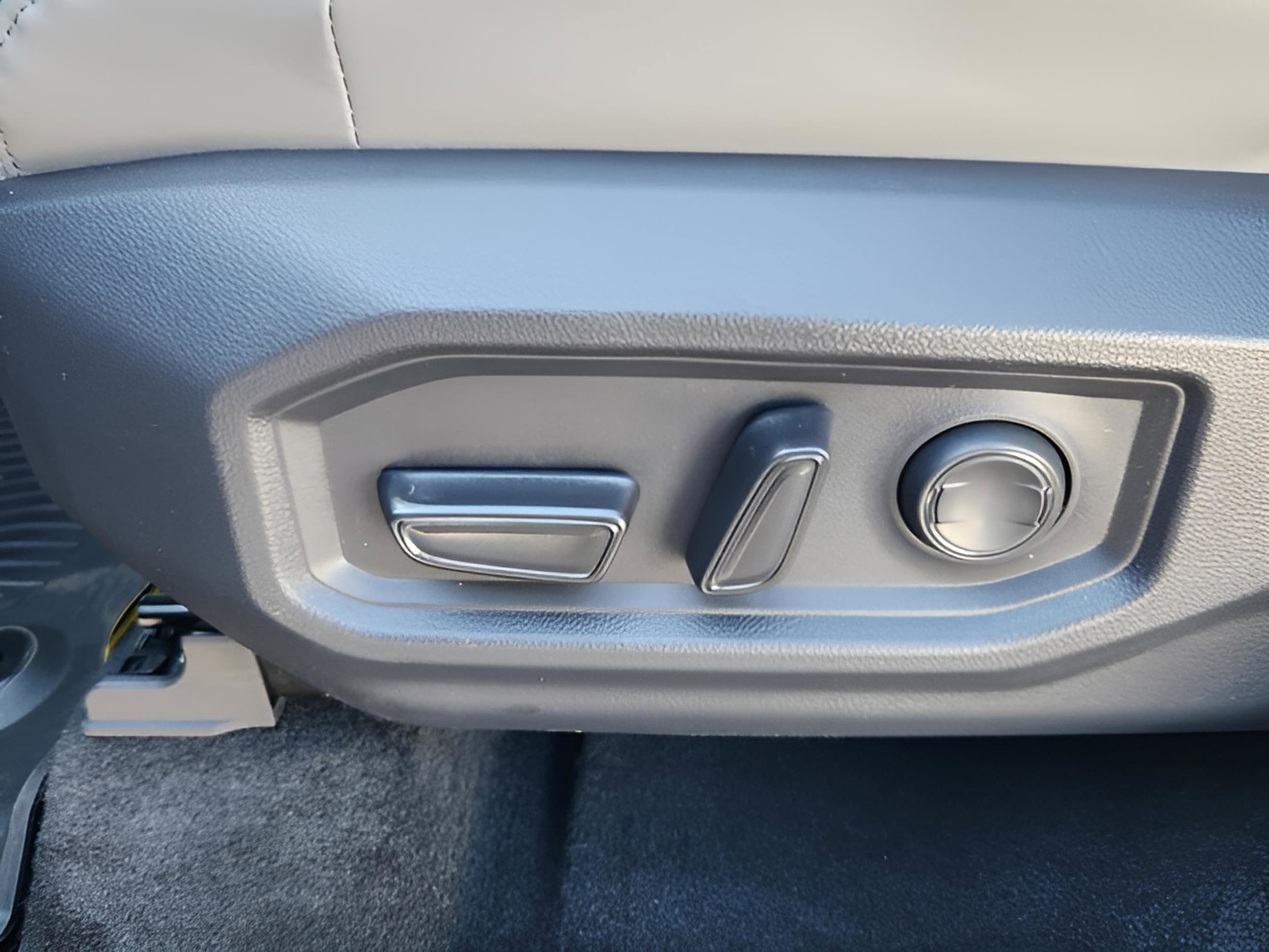 2025 Toyota Tundra SR5 - Photo 13