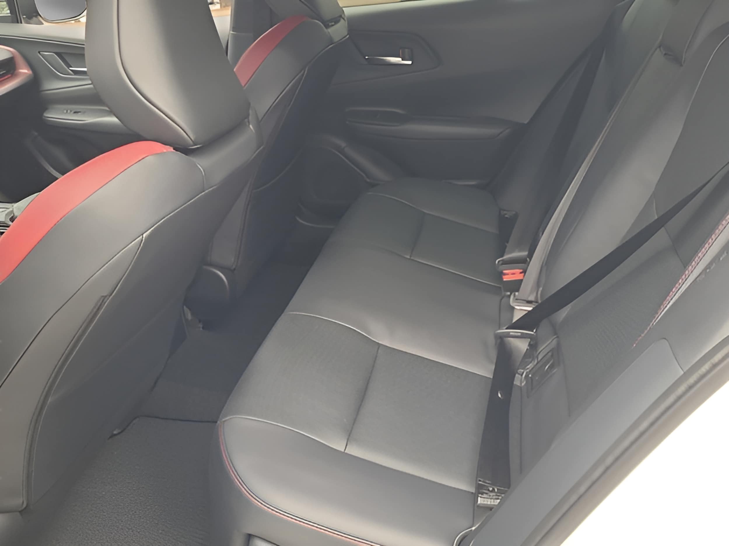 2026 Toyota Prius Plug-in Hybrid XSE - Photo 10