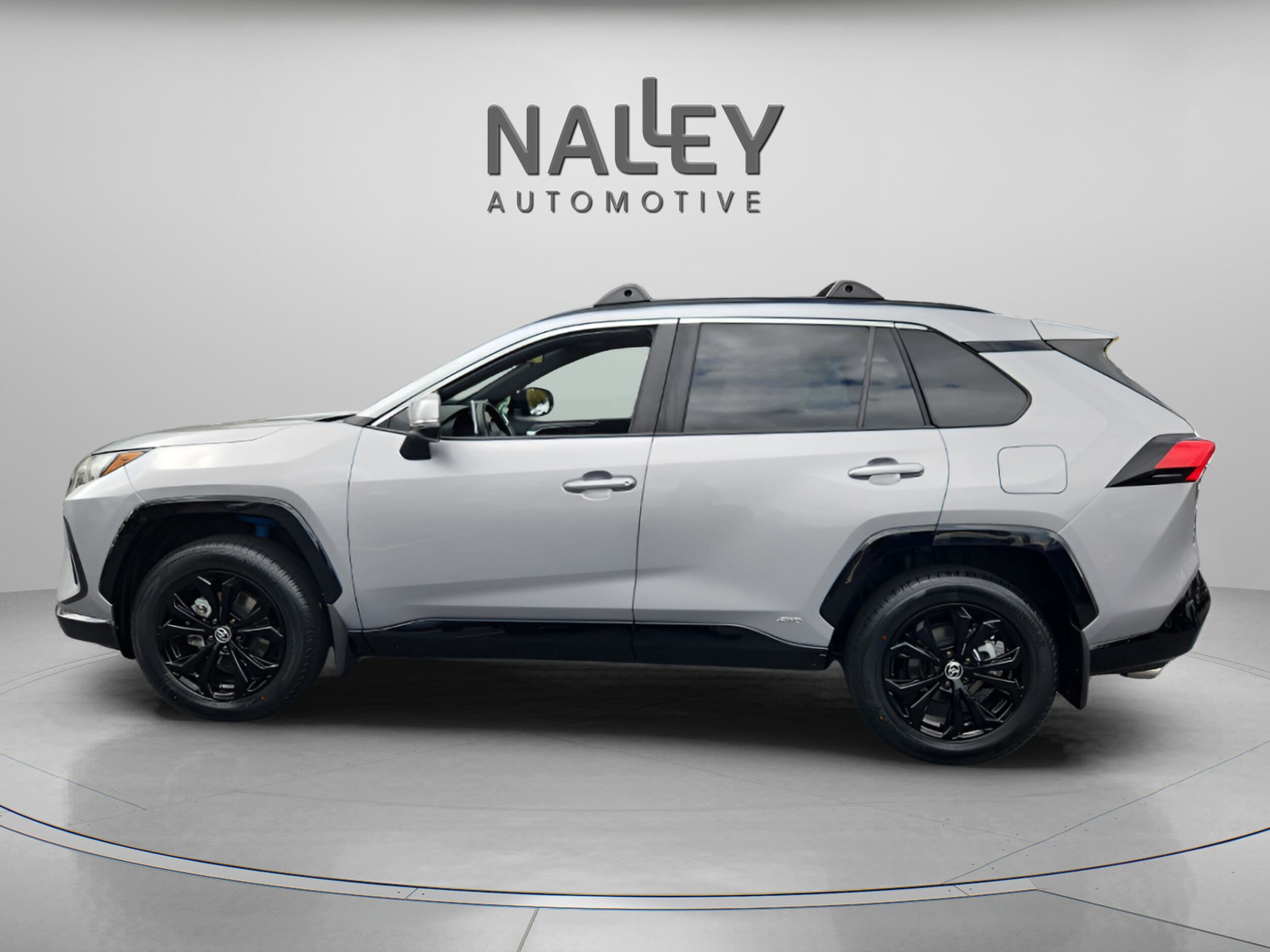 2023 Toyota RAV4 Hybrid SE photo 2