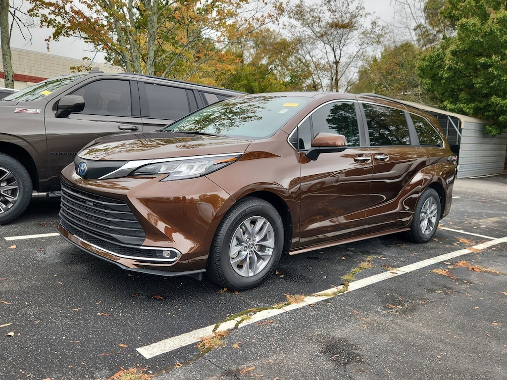 Used 2021 Toyota Sienna XLE Van