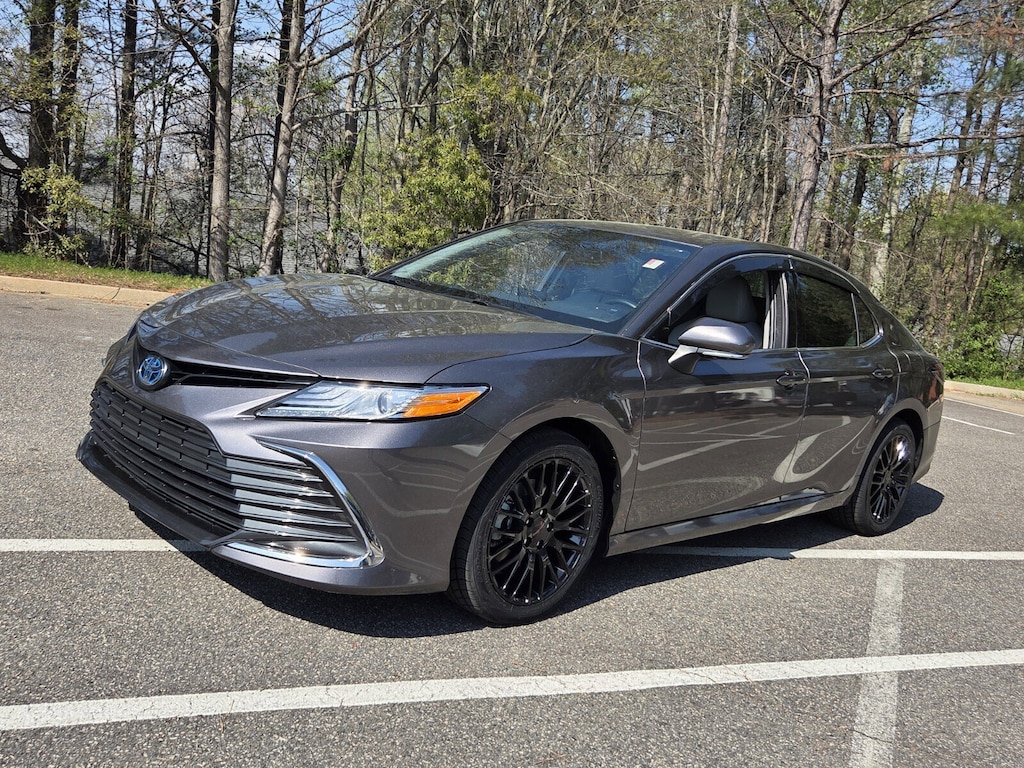 Used 2022 Toyota Camry Hybrid XLE Sedan
