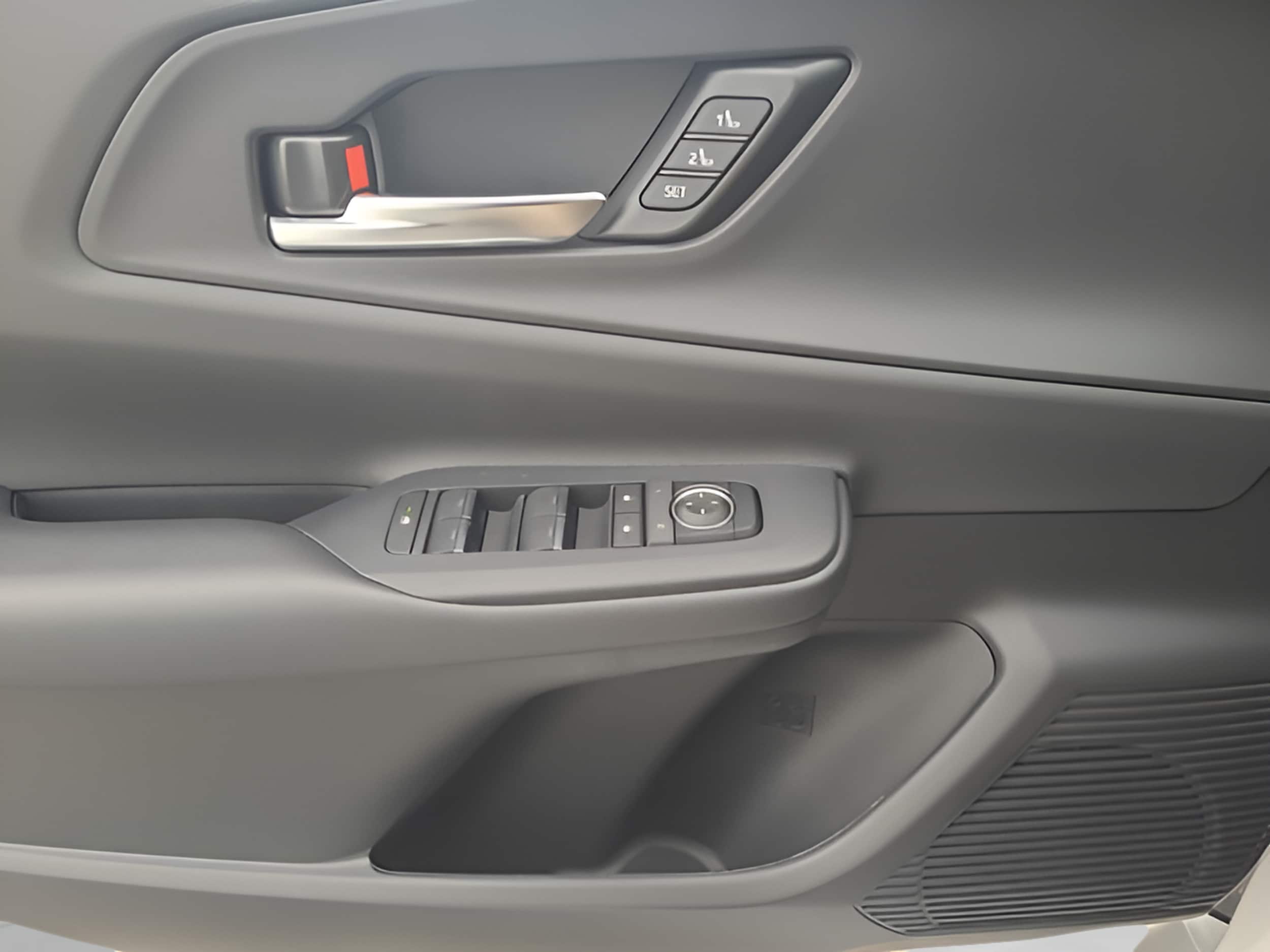 2026 Toyota Prius Plug-in Hybrid XSE Premium - Photo 25