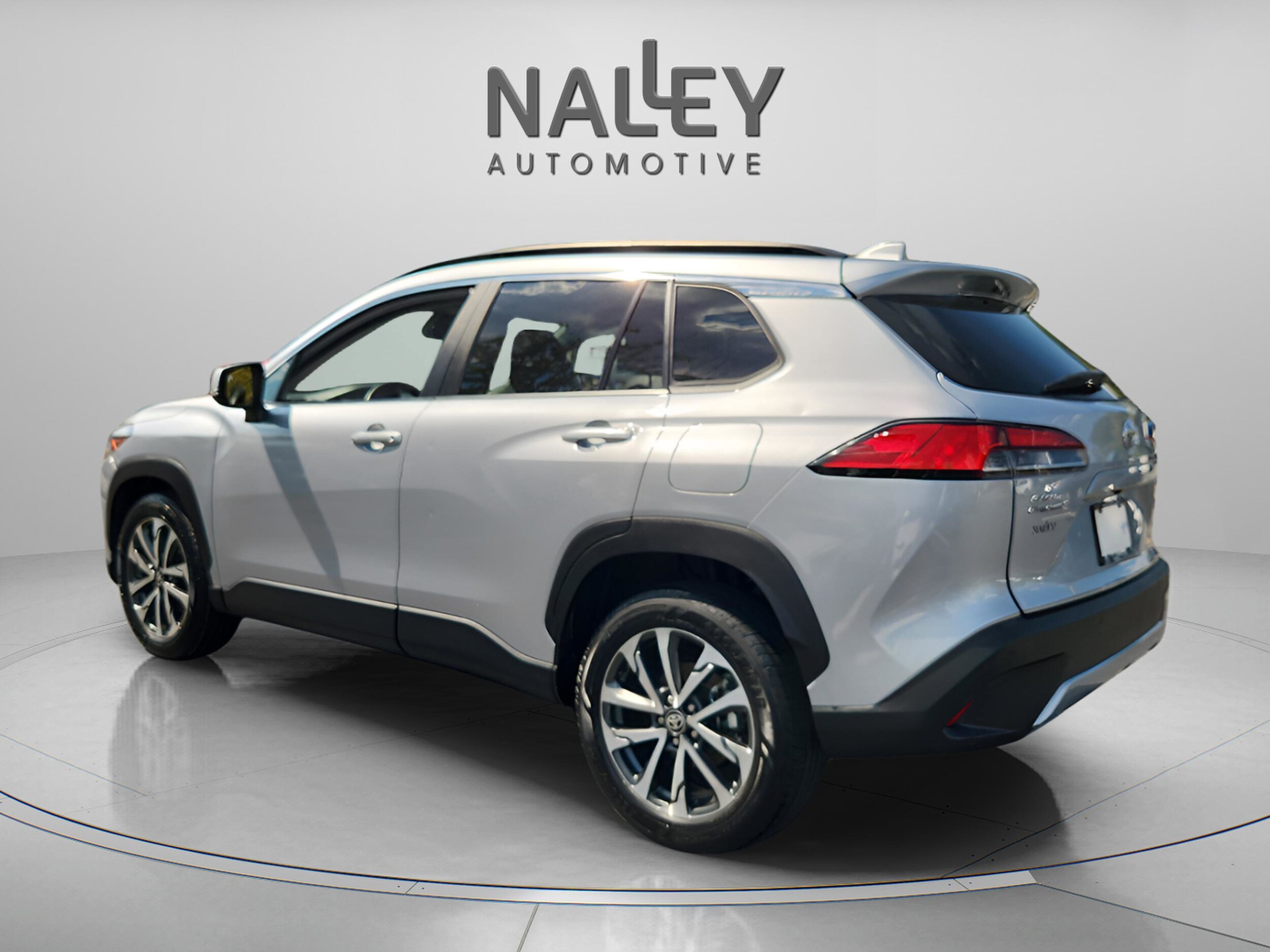 2023 Toyota Corolla Cross XLE photo 3
