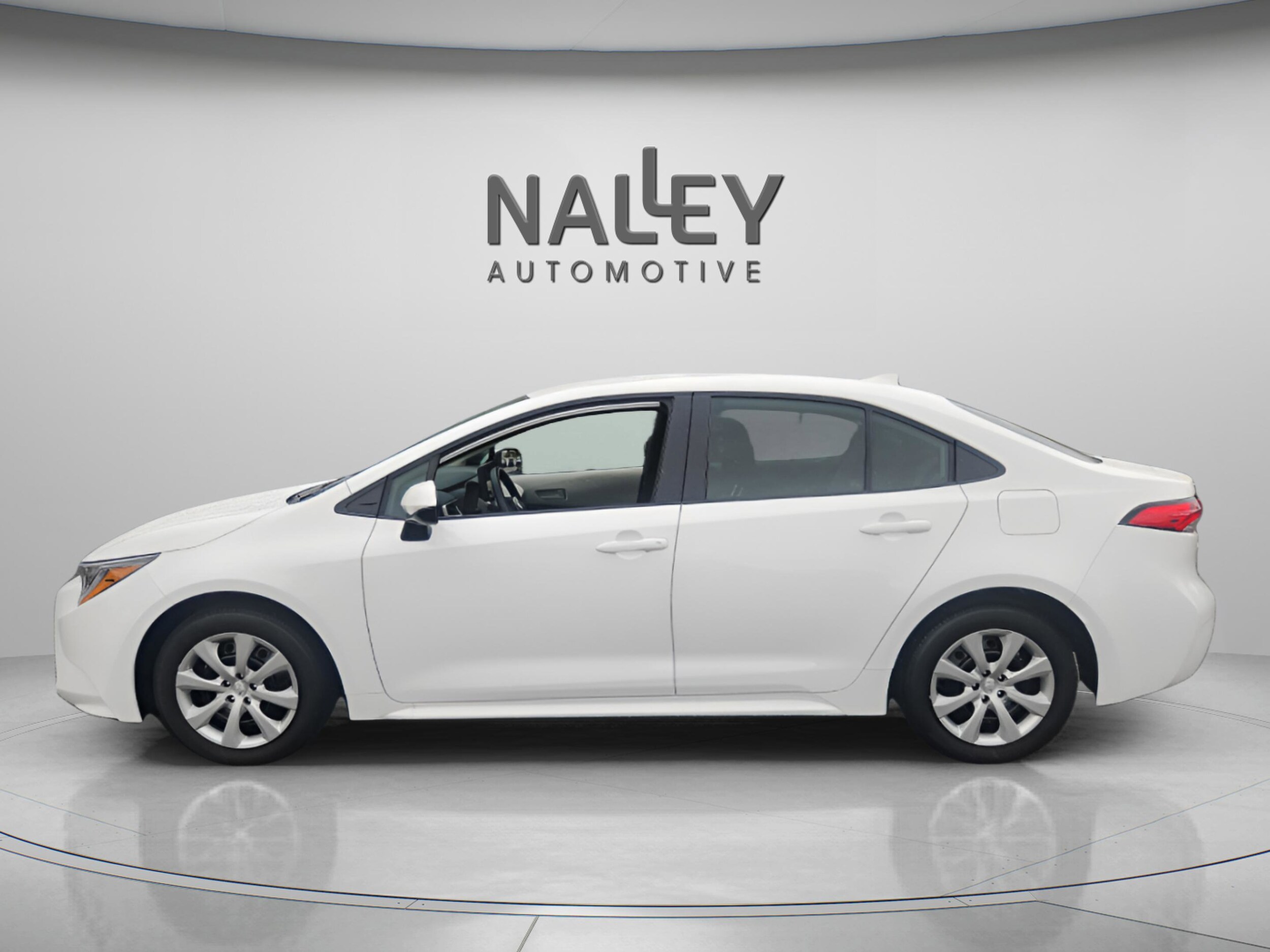 2025 Toyota Corolla LE photo 2