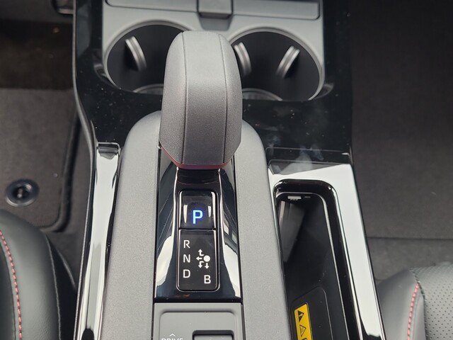 2026 Toyota Prius Plug-in Hybrid XSE - Photo 17