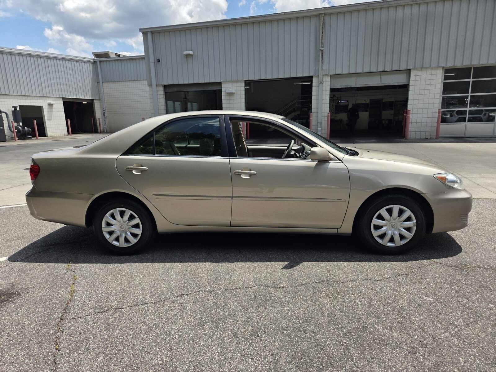Used 2005 Toyota Camry LE with VIN 4T1BE30K55U091016 for sale in Roswell, GA