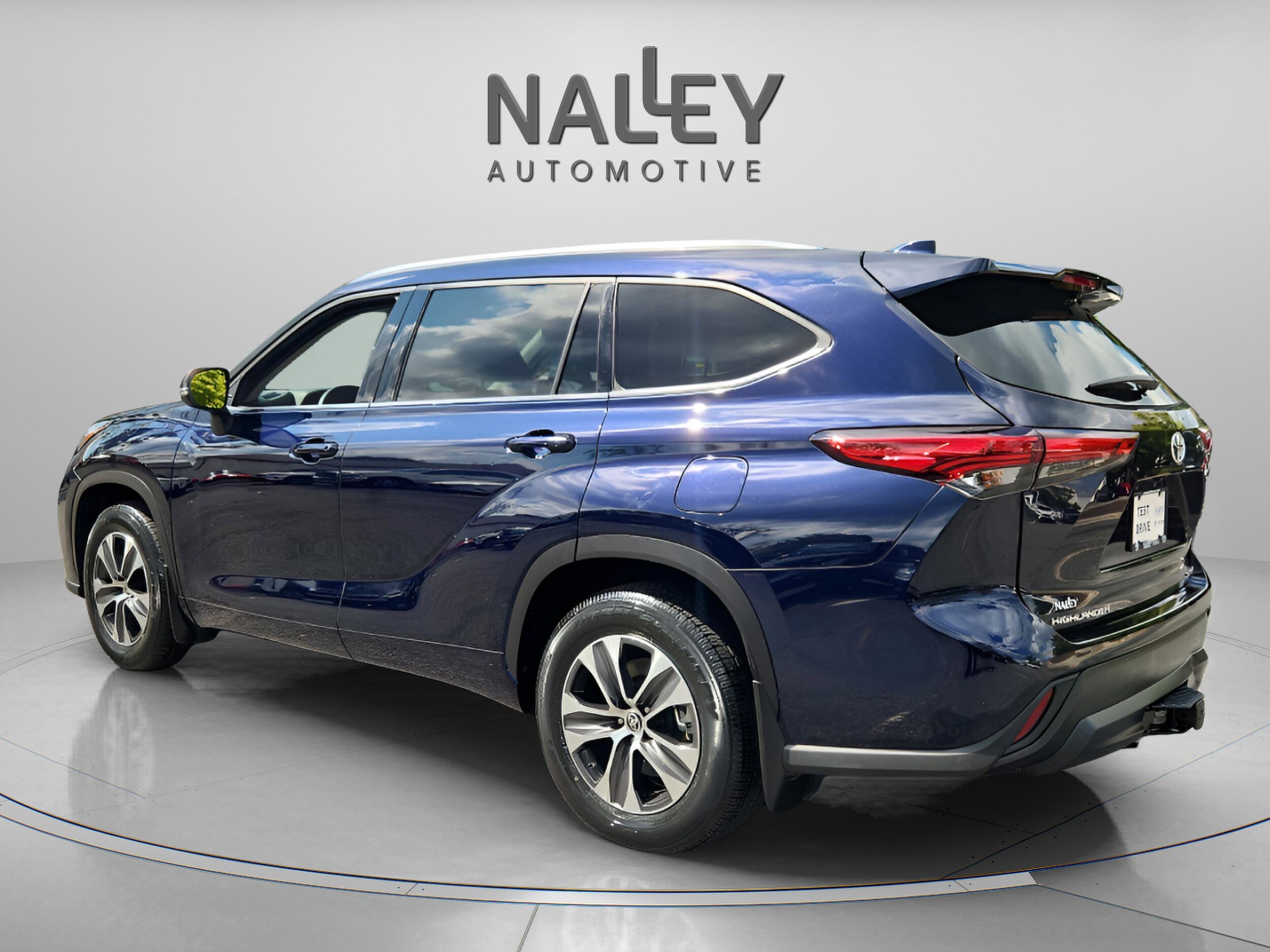 2020 Toyota Highlander XLE photo 3