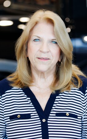 Staff member Lynda Caffey from ID_d15c3e1ff0c6