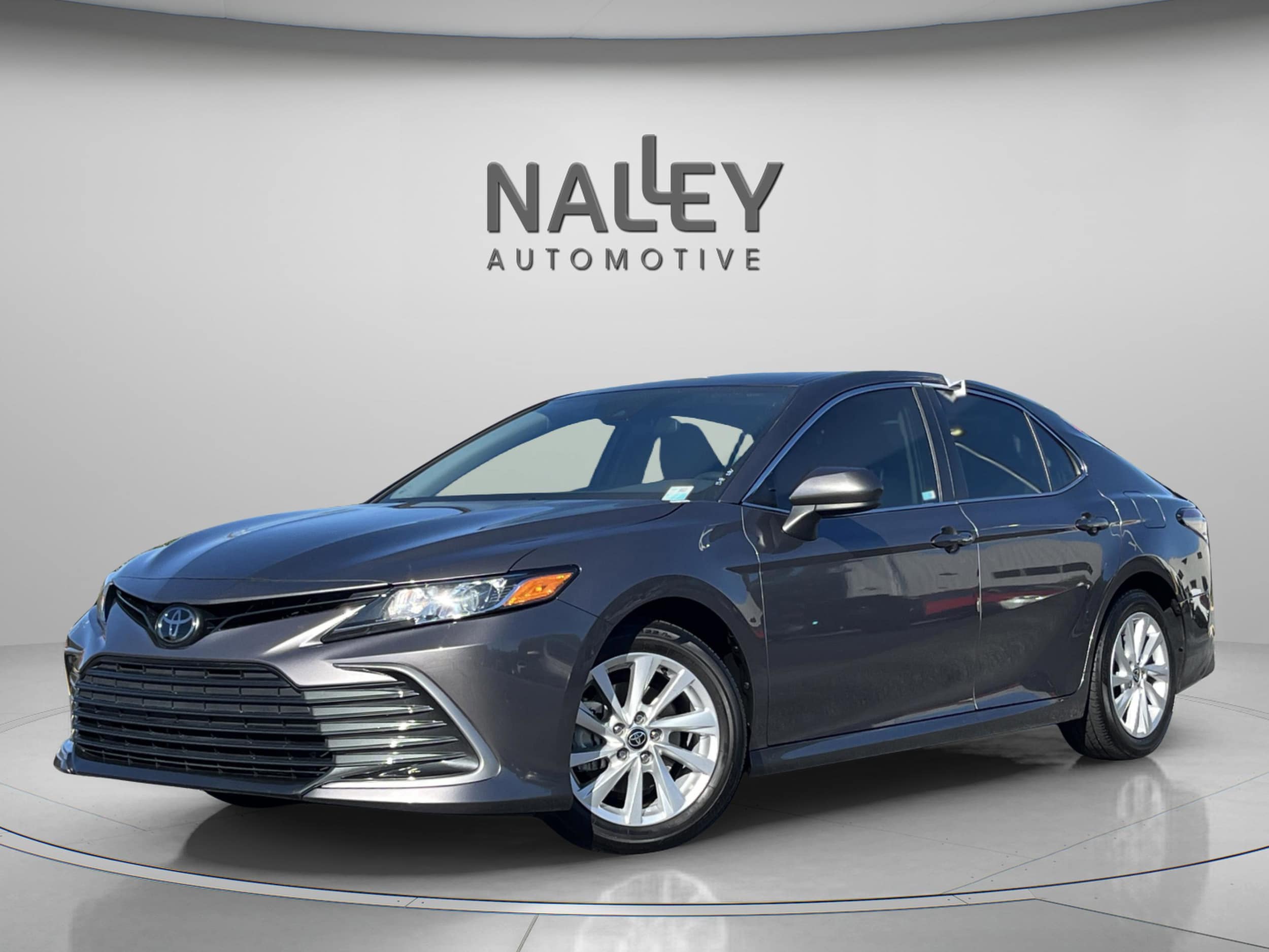 2023 Toyota Camry LE's photo