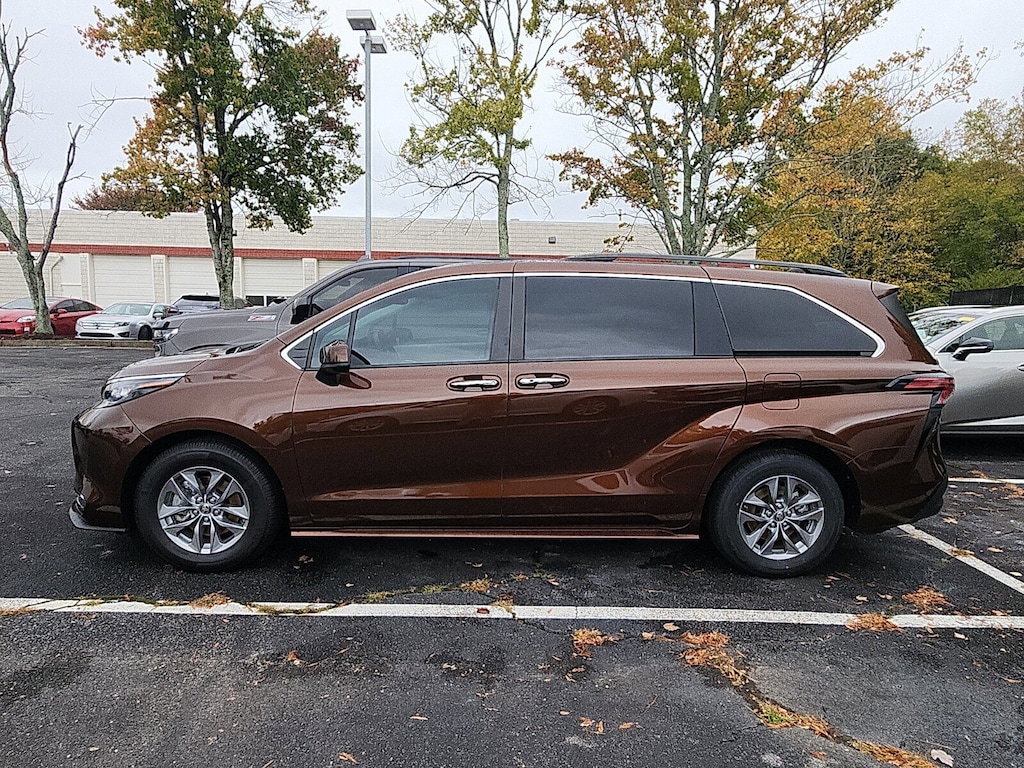 Used 2021 Toyota Sienna XLE Van
