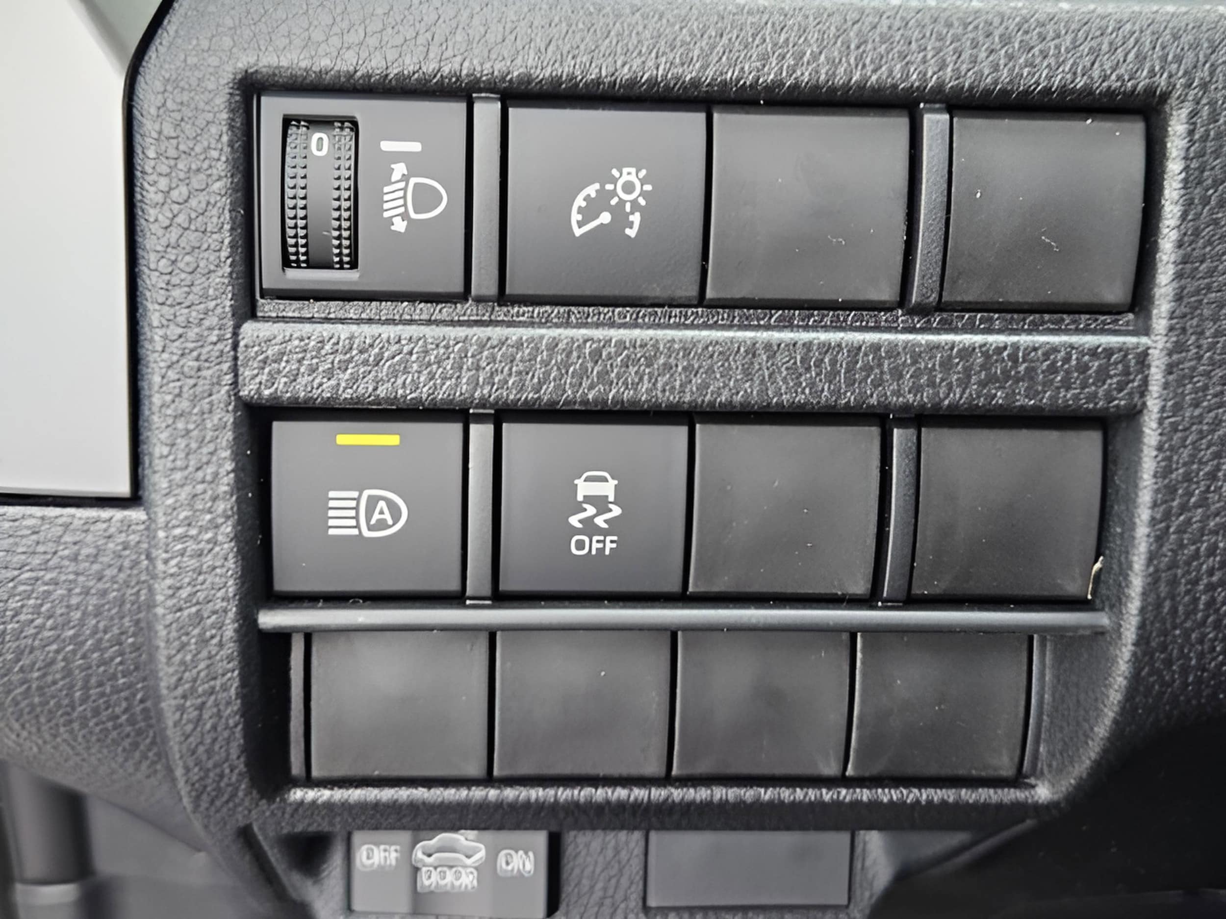 2025 Toyota Tundra Platinum - Photo 14