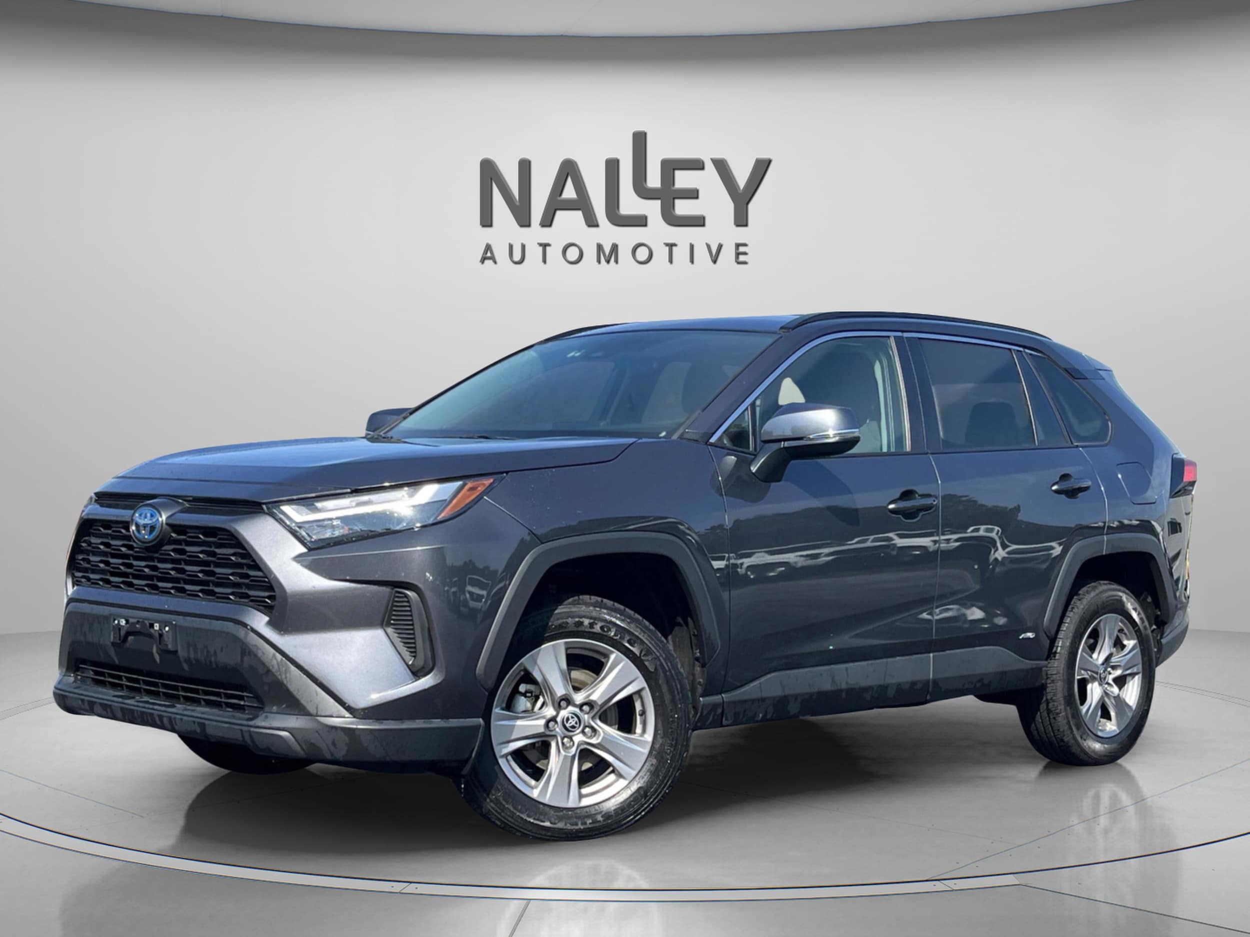 2024 Toyota RAV4 XLE's photo