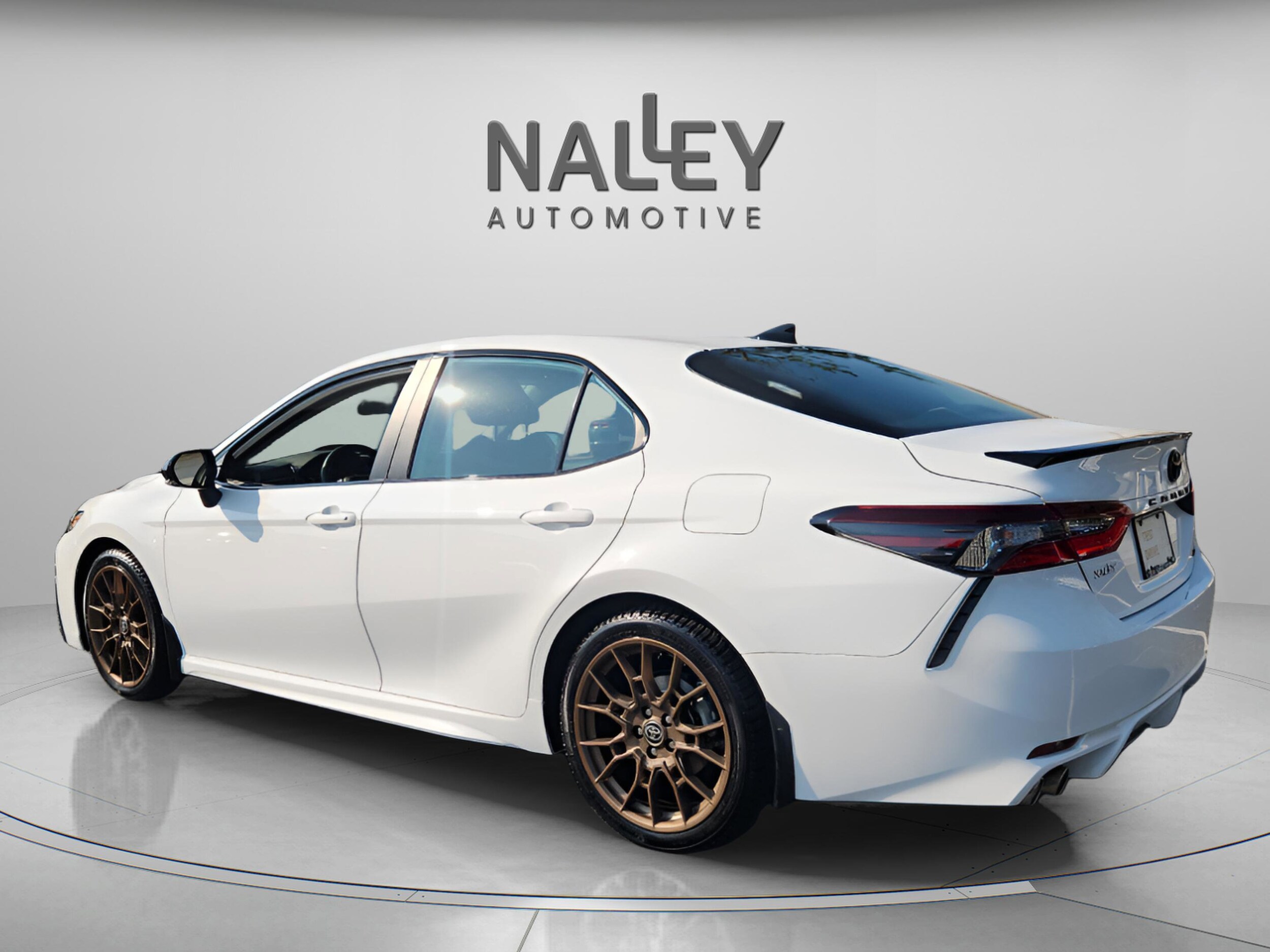 2023 Toyota Camry Hybrid SE photo 3