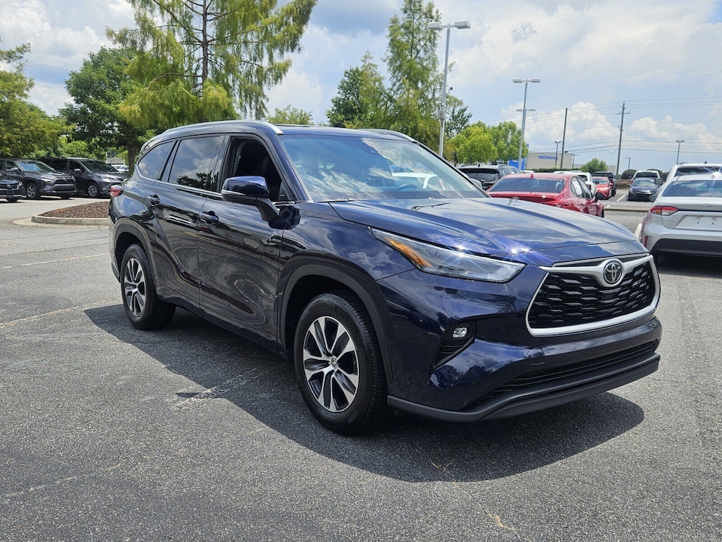 Used 2022 Toyota Highlander XLE SUV