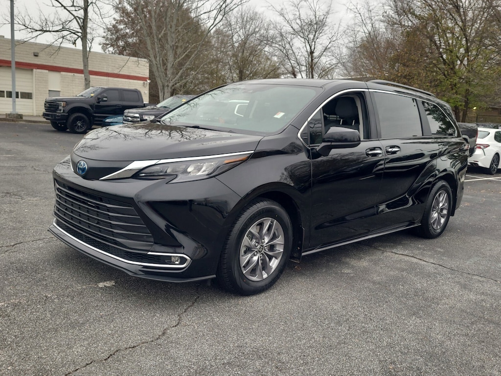 Certified 2024 Toyota Sienna XLE Van Passenger Van