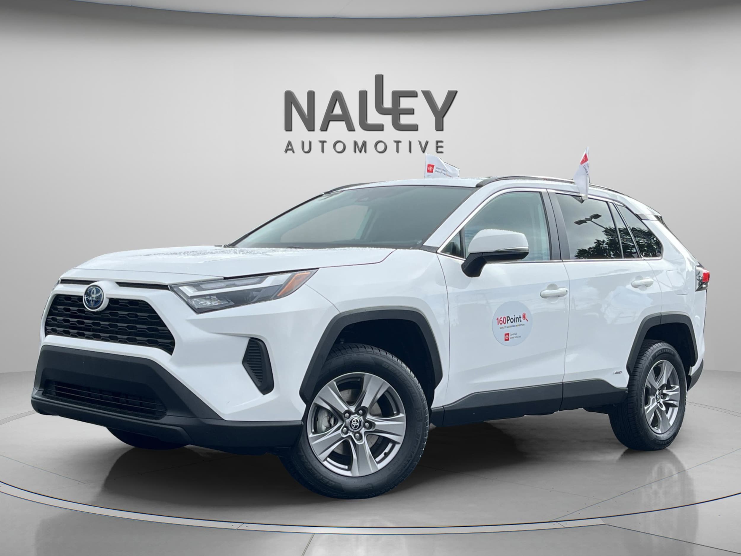 2024 Toyota RAV4 XLE's photo