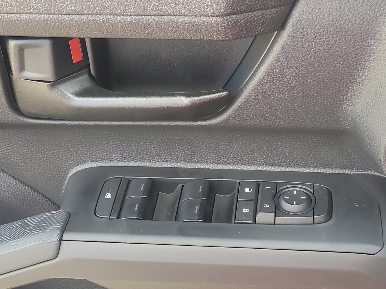 2026 Toyota Tacoma SR5 - Photo 25