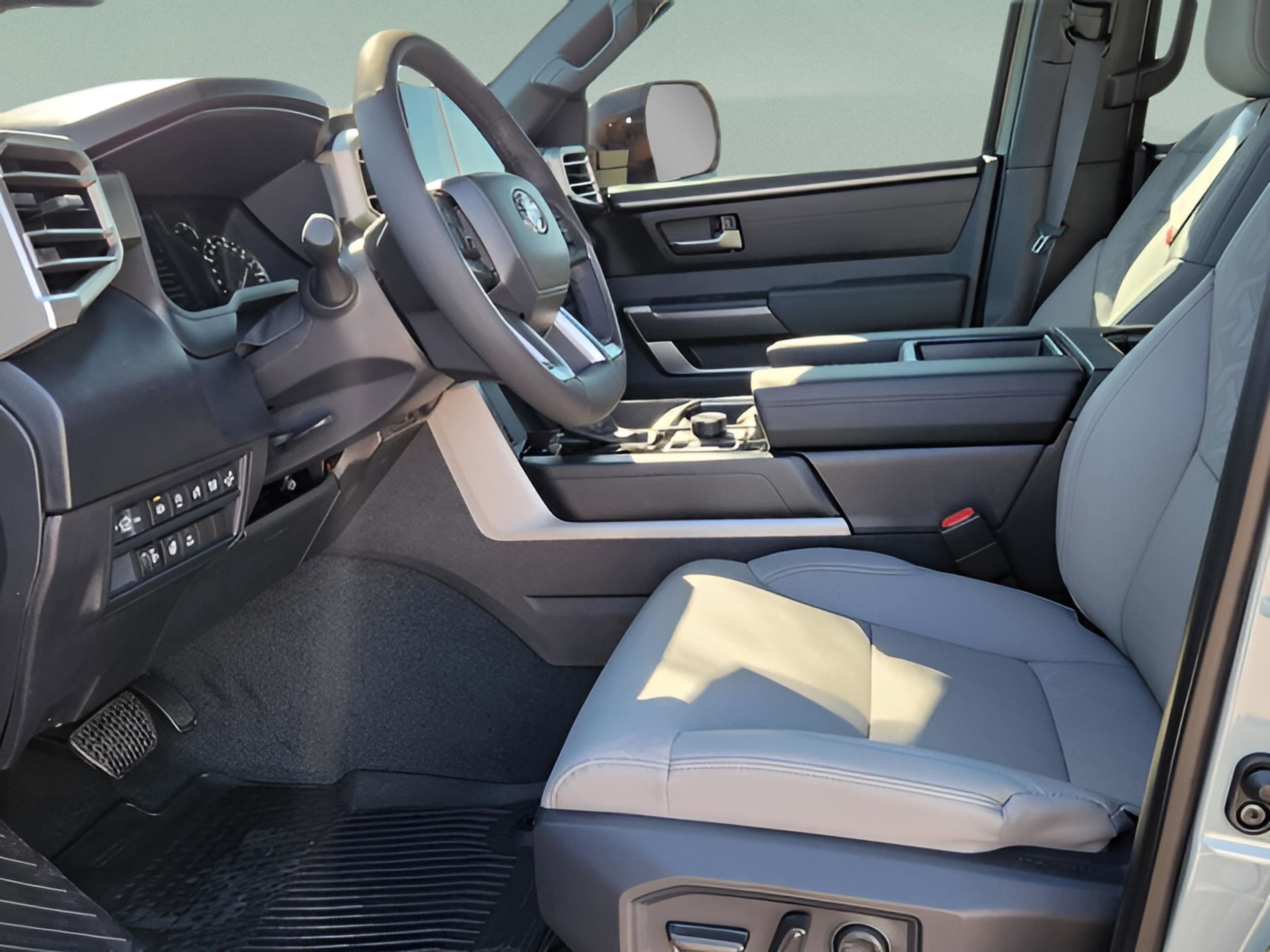 2025 Toyota Tundra SR5 - Photo 8