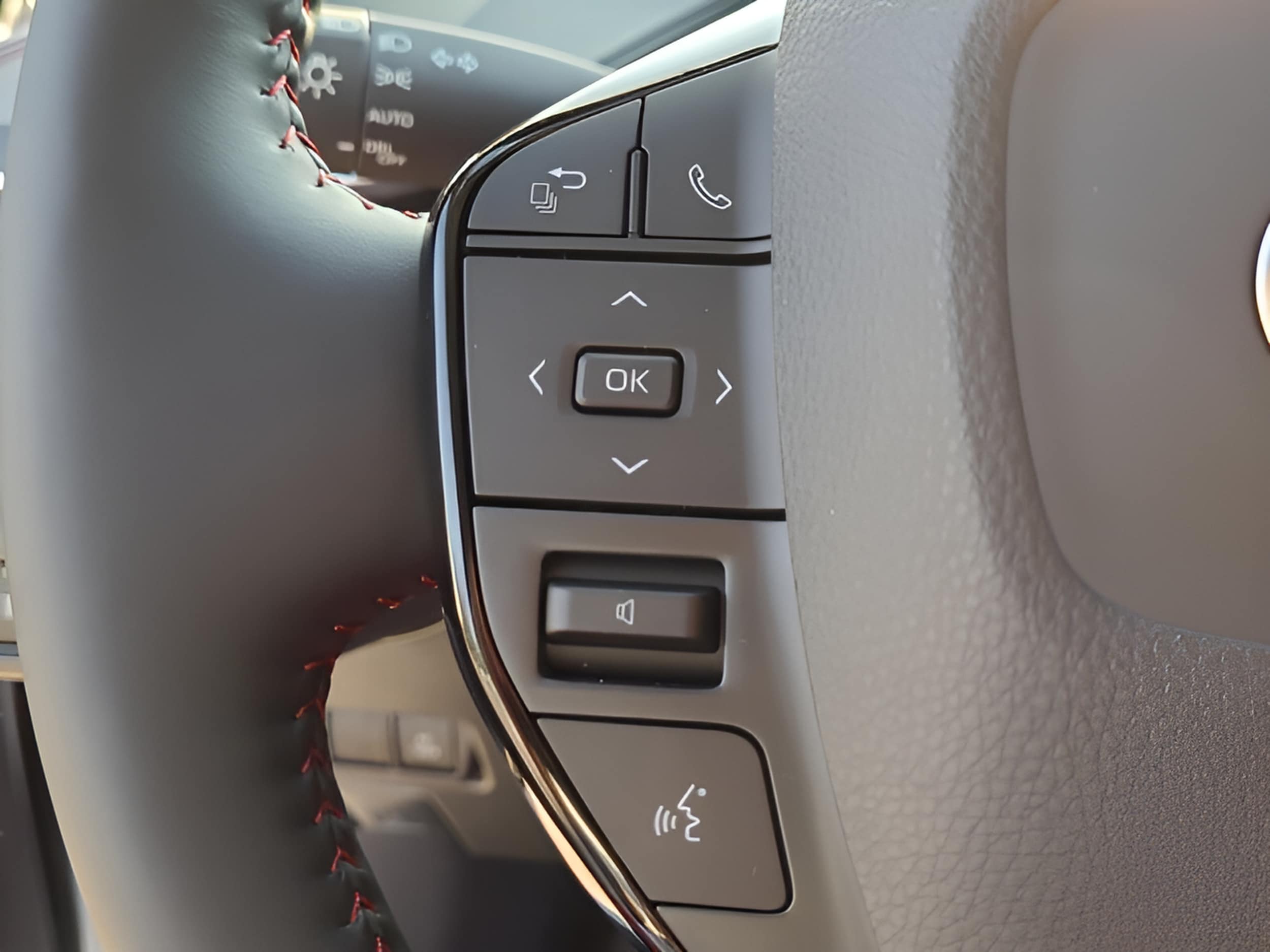 2026 Toyota Prius Plug-in Hybrid XSE - Photo 22
